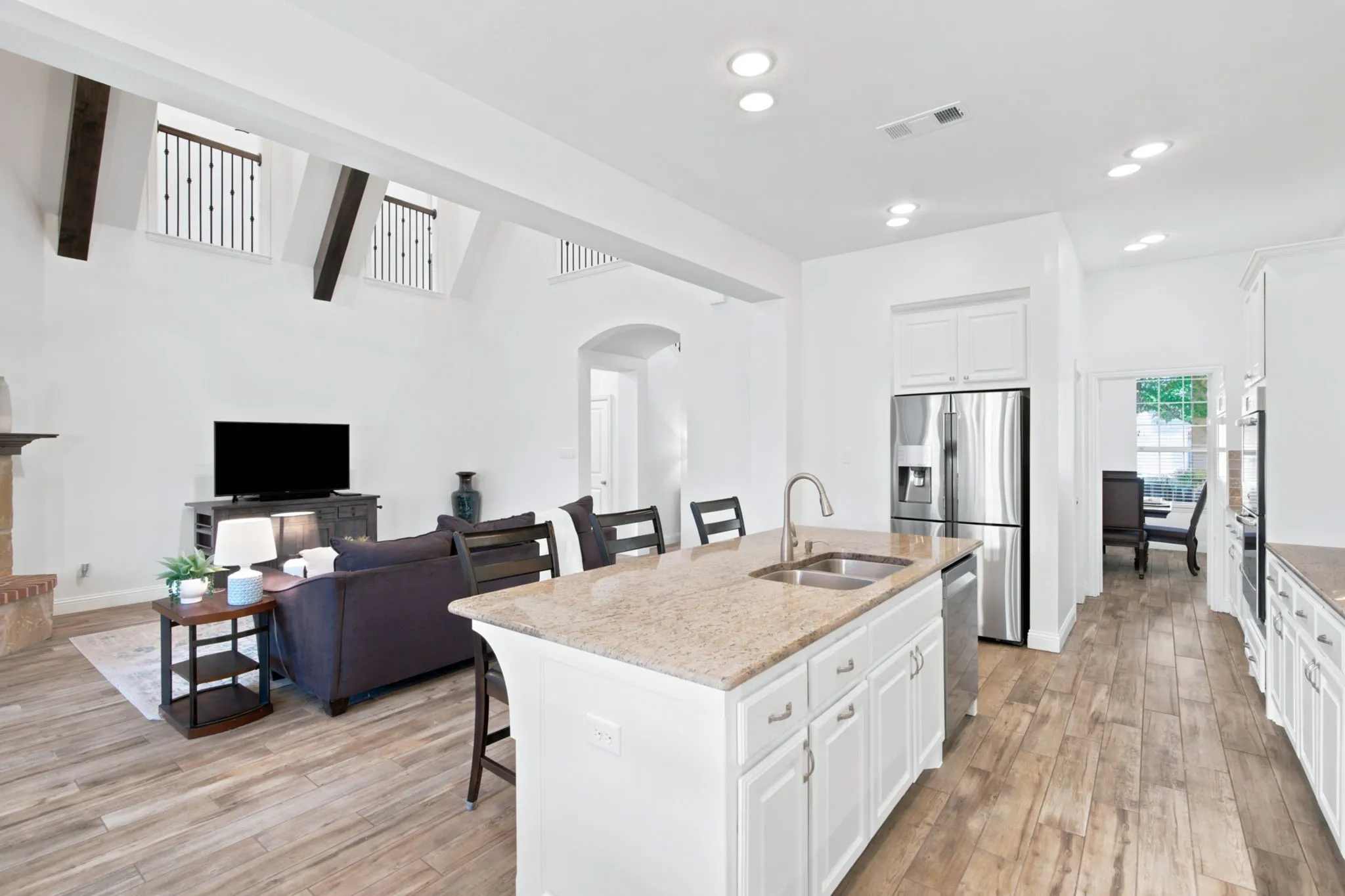 Single Family Residence For Sale in Denton County , 1421 8th Street, Argyle, Texas 76226, 5 Bedroom, 4 Bathroom, 3 Garage spaces, 3,969 Sqft, built in 2016, mls#21365386, Real Estate Agent in Argyle, Homes For Sale in Denton county, Homes For Sale in Argyle, Realtor in Argyle Texas, Real Estate Brokerage Independent Realty Texas, Luminita Cordes Realtor