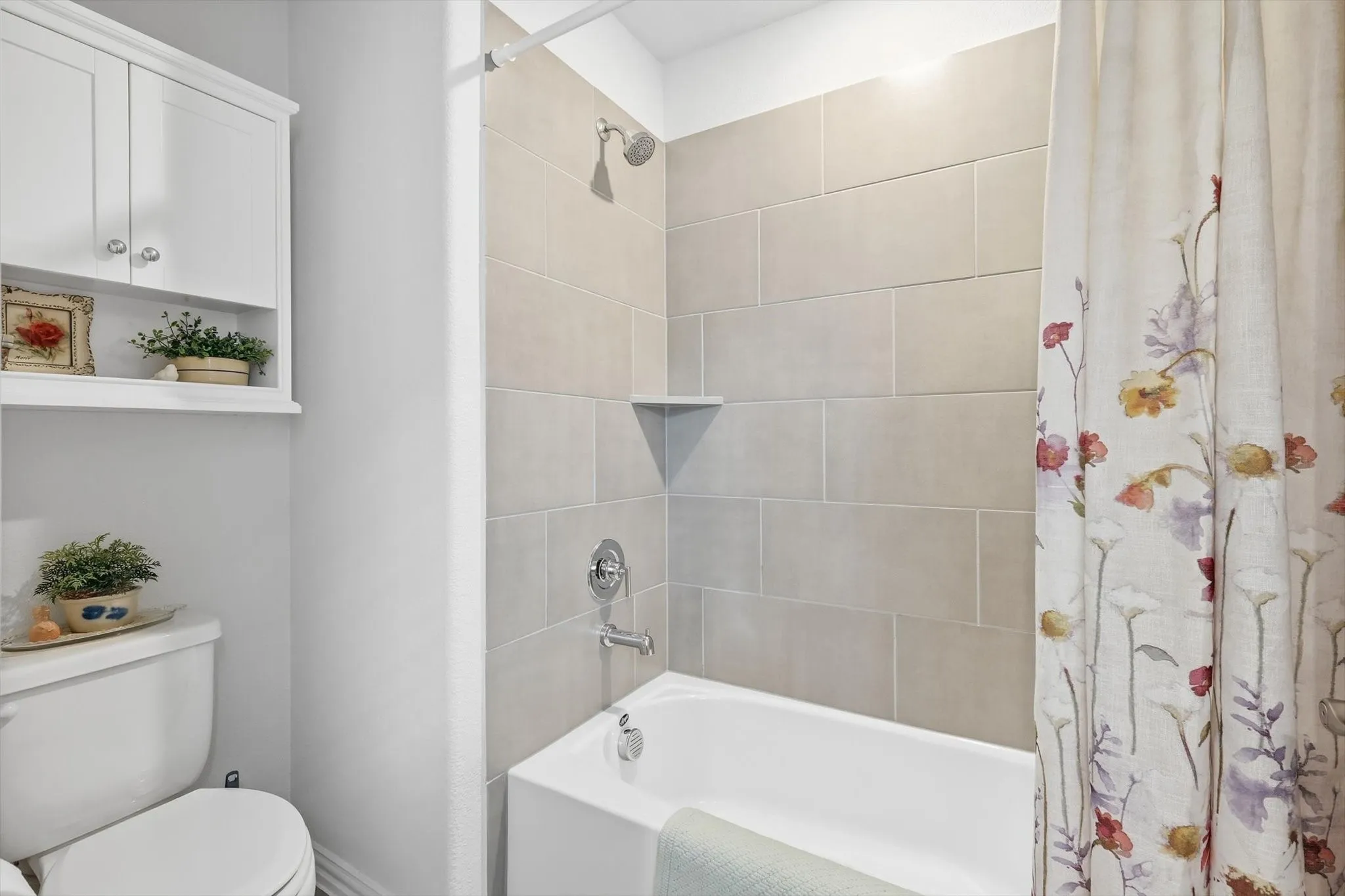 Single Family Residence For Sale in Denton County , 2645 Kings Canyon Mews, Corinth, Texas 76210, 3 Bedroom, 3 Bathroom, 2 Garage spaces, 2,240 Sqft, built in 2023, mls#21365923, Real Estate Agent in Corinth, Homes For Sale in Denton county, Homes For Sale in Corinth, Realtor in Corinth Texas, Real Estate Brokerage Independent Realty Texas, Luminita Cordes Realtor