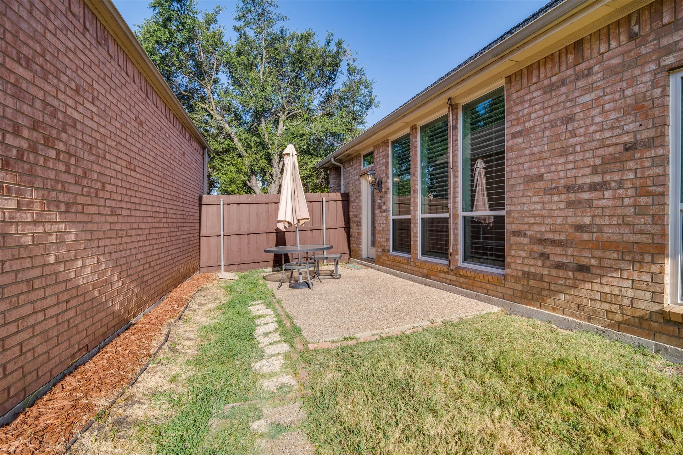 Single Family Residence For Sale in Collin County , 6924 Harvey Lane, Plano, Texas 75023, 3 Bedroom, 3 Bathroom, 2 Garage spaces, 1,924 Sqft, built in 1996, mls#21365702, Real Estate Agent in Plano, Homes For Sale in Collin county, Homes For Sale in Plano, Realtor in Plano Texas, Real Estate Brokerage Independent Realty Texas, Luminita Cordes Realtor