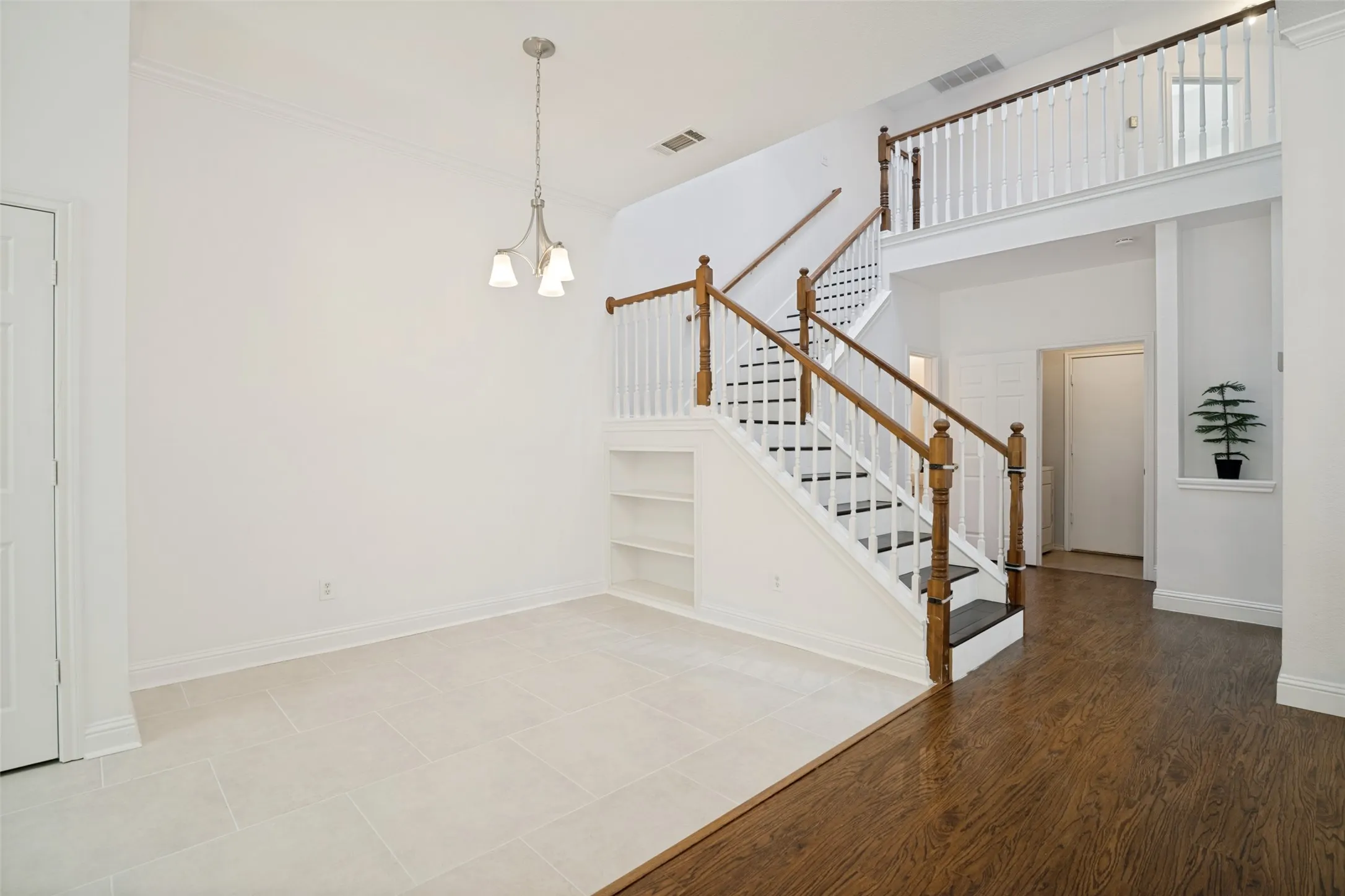 Single Family Residence For Sale in Collin County , 6924 Harvey Lane, Plano, Texas 75023, 3 Bedroom, 3 Bathroom, 2 Garage spaces, 1,924 Sqft, built in 1996, mls#21365702, Real Estate Agent in Plano, Homes For Sale in Collin county, Homes For Sale in Plano, Realtor in Plano Texas, Real Estate Brokerage Independent Realty Texas, Luminita Cordes Realtor