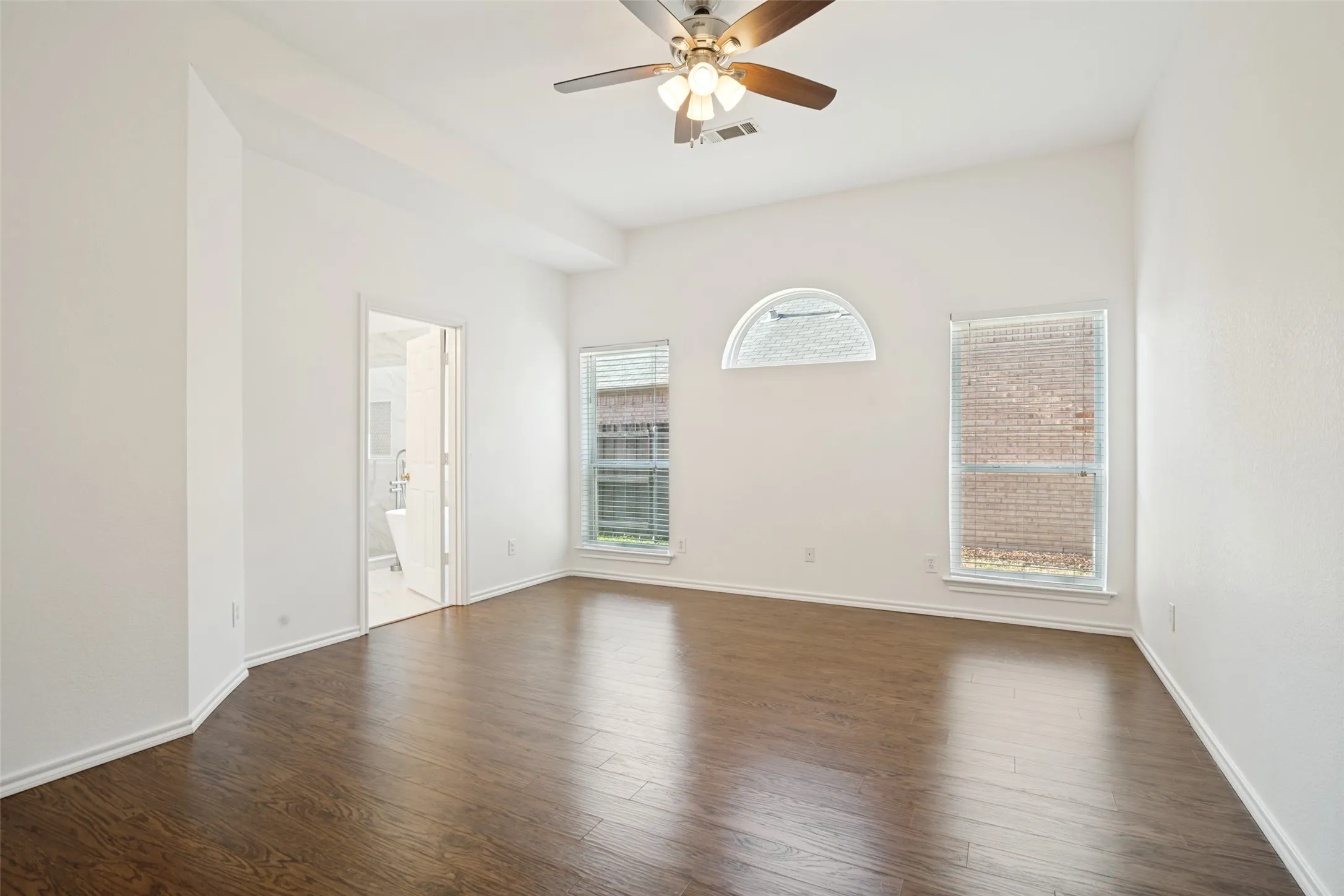Single Family Residence For Sale in Collin County , 6924 Harvey Lane, Plano, Texas 75023, 3 Bedroom, 3 Bathroom, 2 Garage spaces, 1,924 Sqft, built in 1996, mls#21365702, Real Estate Agent in Plano, Homes For Sale in Collin county, Homes For Sale in Plano, Realtor in Plano Texas, Real Estate Brokerage Independent Realty Texas, Luminita Cordes Realtor