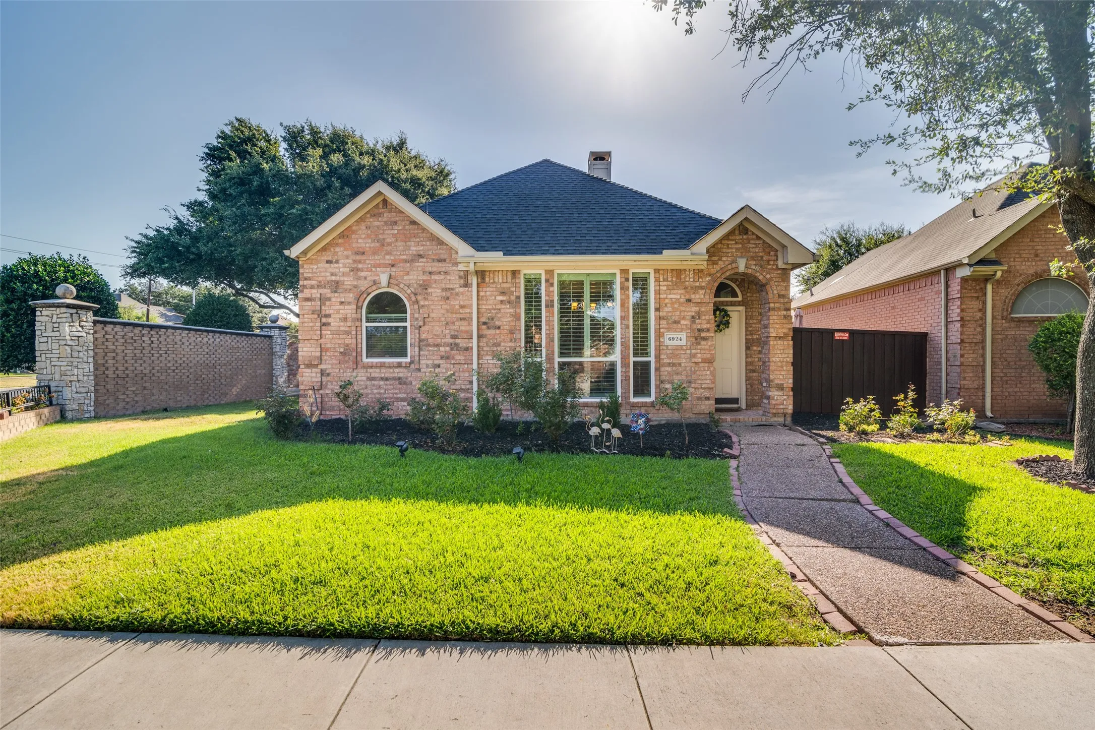 Single Family Residence For Sale in Collin County , 6924 Harvey Lane, Plano, Texas 75023, 3 Bedroom, 3 Bathroom, 2 Garage spaces, 1,924 Sqft, built in 1996, mls#21365702, Real Estate Agent in Plano, Homes For Sale in Collin county, Homes For Sale in Plano, Realtor in Plano Texas, Real Estate Brokerage Independent Realty Texas, Luminita Cordes Realtor