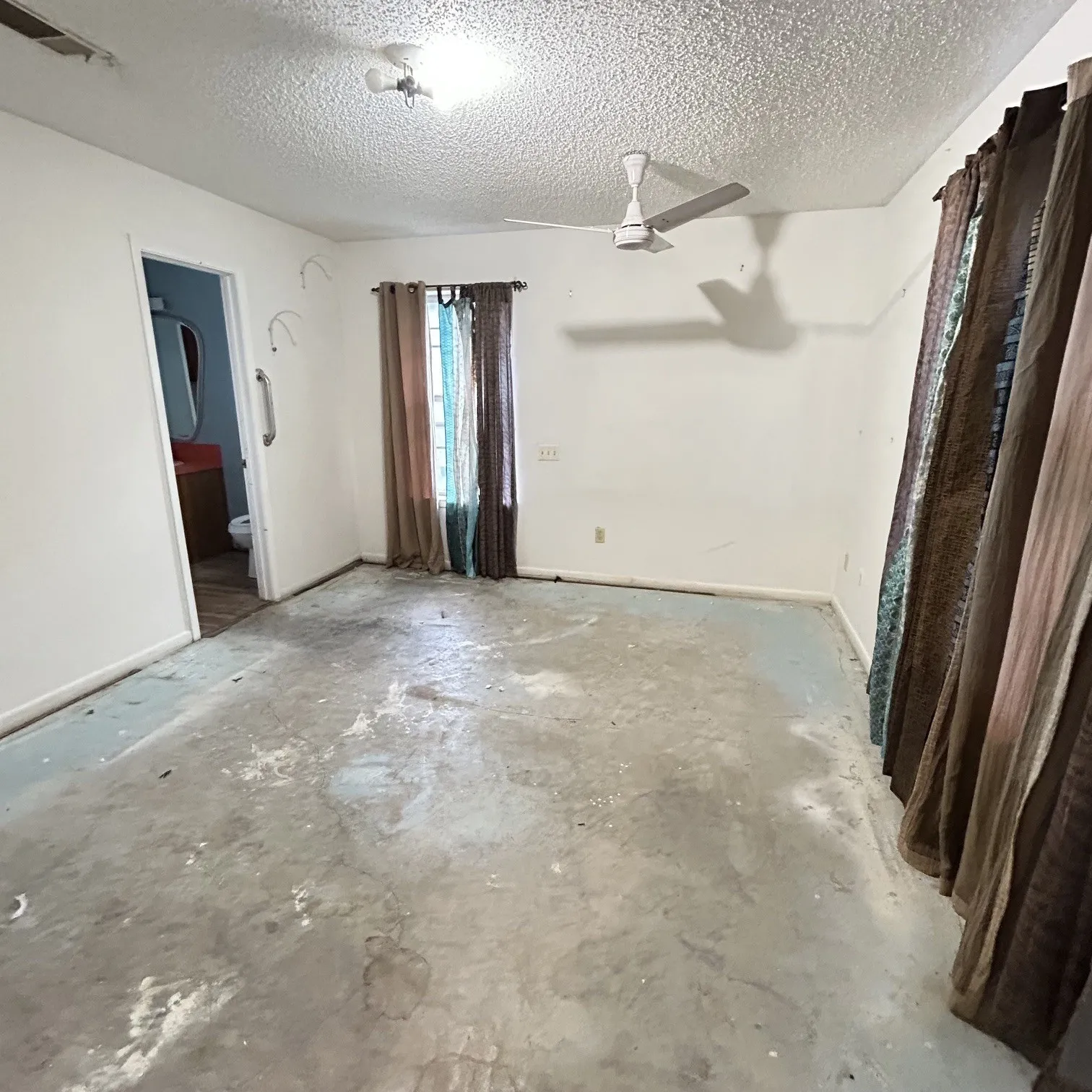 Single Family Residence For Sale in Bosque County , 506 N Avenue X, Clifton, Texas 76634, 2 Bedroom, 2 Bathroom, Garage spaces, 1,176 Sqft, built in 1980, mls#21365943, Real Estate Agent in Clifton, Homes For Sale in Bosque county, Homes For Sale in Clifton, Realtor in Clifton Texas, Real Estate Brokerage Independent Realty Texas, Luminita Cordes Realtor