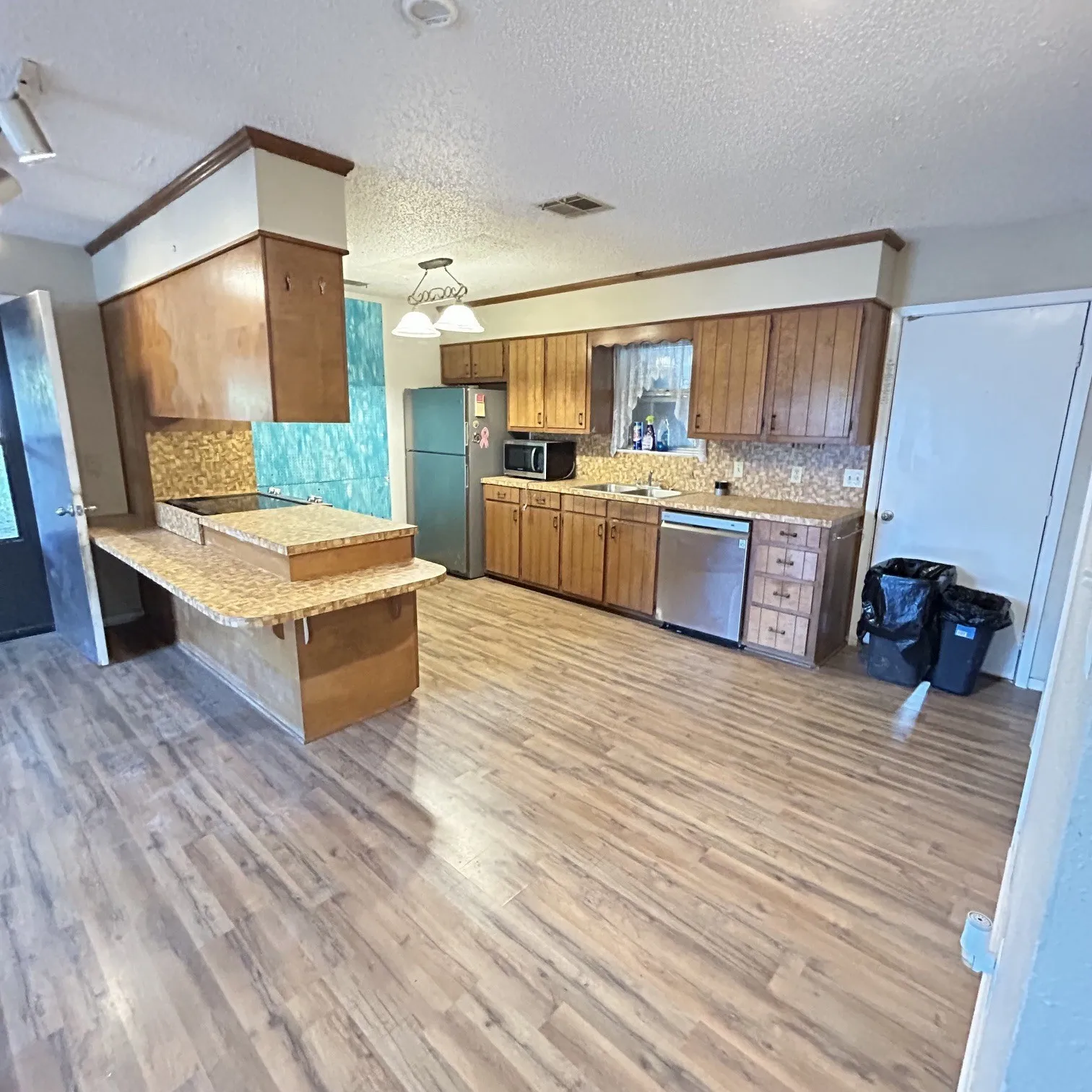 Single Family Residence For Sale in Bosque County , 506 N Avenue X, Clifton, Texas 76634, 2 Bedroom, 2 Bathroom, Garage spaces, 1,176 Sqft, built in 1980, mls#21365943, Real Estate Agent in Clifton, Homes For Sale in Bosque county, Homes For Sale in Clifton, Realtor in Clifton Texas, Real Estate Brokerage Independent Realty Texas, Luminita Cordes Realtor