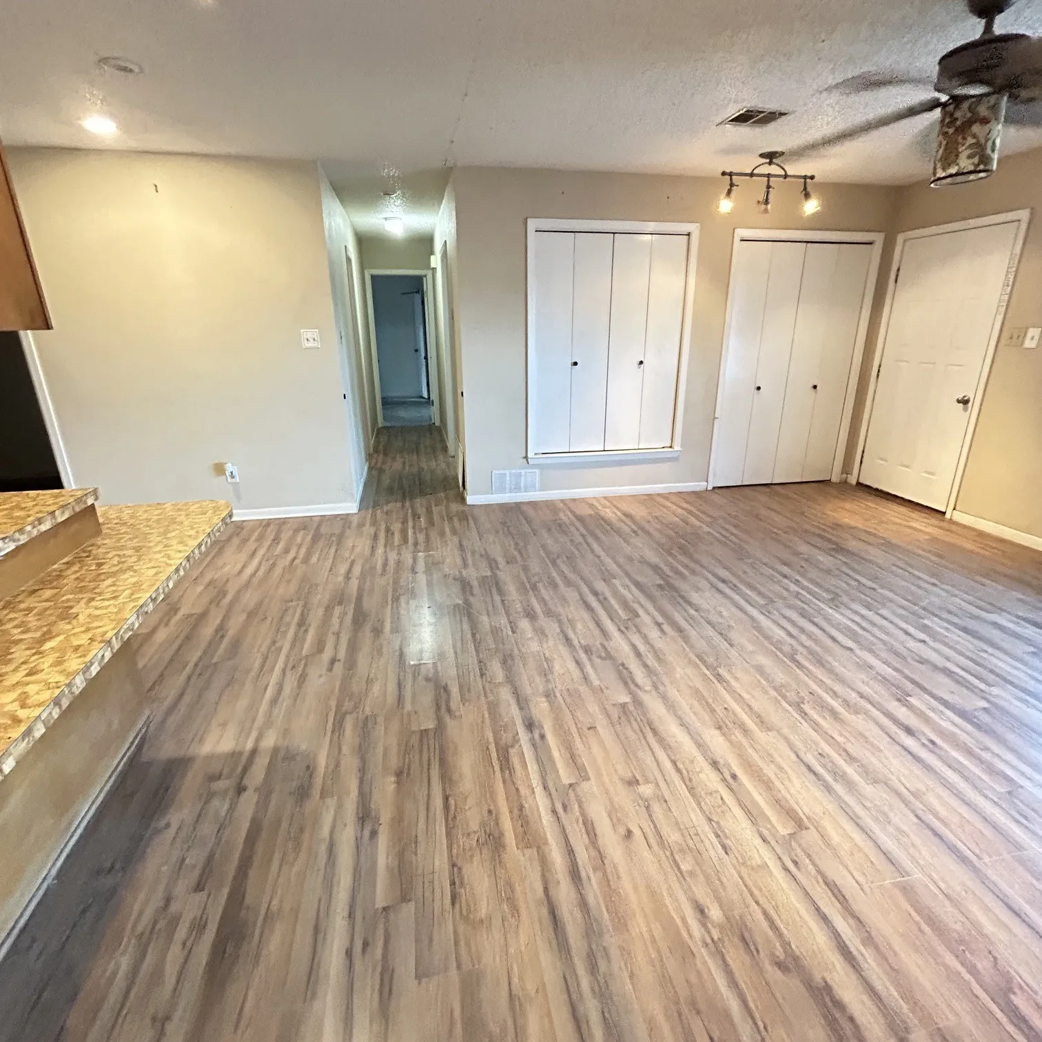 Single Family Residence For Sale in Bosque County , 506 N Avenue X, Clifton, Texas 76634, 2 Bedroom, 2 Bathroom, Garage spaces, 1,176 Sqft, built in 1980, mls#21365943, Real Estate Agent in Clifton, Homes For Sale in Bosque county, Homes For Sale in Clifton, Realtor in Clifton Texas, Real Estate Brokerage Independent Realty Texas, Luminita Cordes Realtor