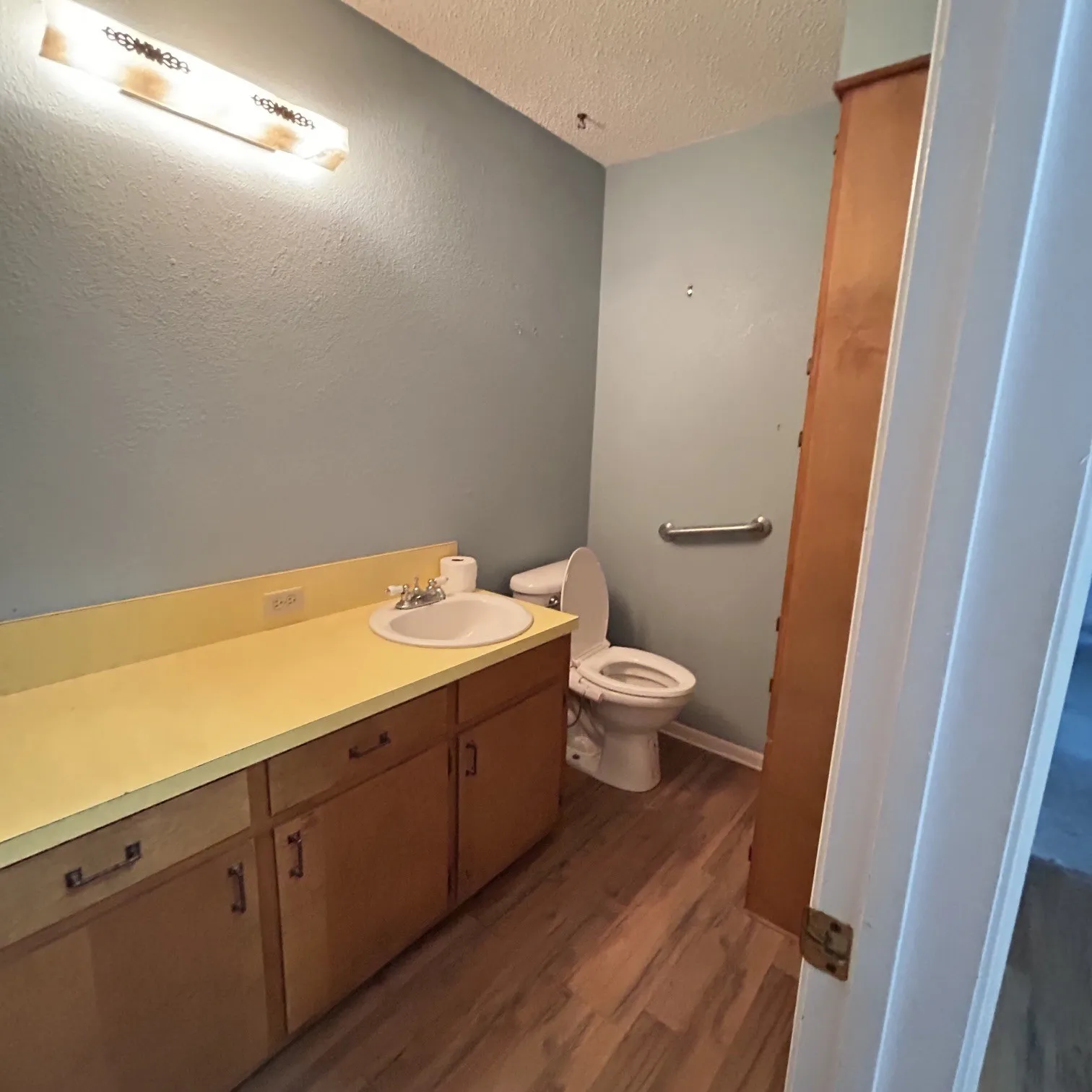 Single Family Residence For Sale in Bosque County , 506 N Avenue X, Clifton, Texas 76634, 2 Bedroom, 2 Bathroom, Garage spaces, 1,176 Sqft, built in 1980, mls#21365943, Real Estate Agent in Clifton, Homes For Sale in Bosque county, Homes For Sale in Clifton, Realtor in Clifton Texas, Real Estate Brokerage Independent Realty Texas, Luminita Cordes Realtor