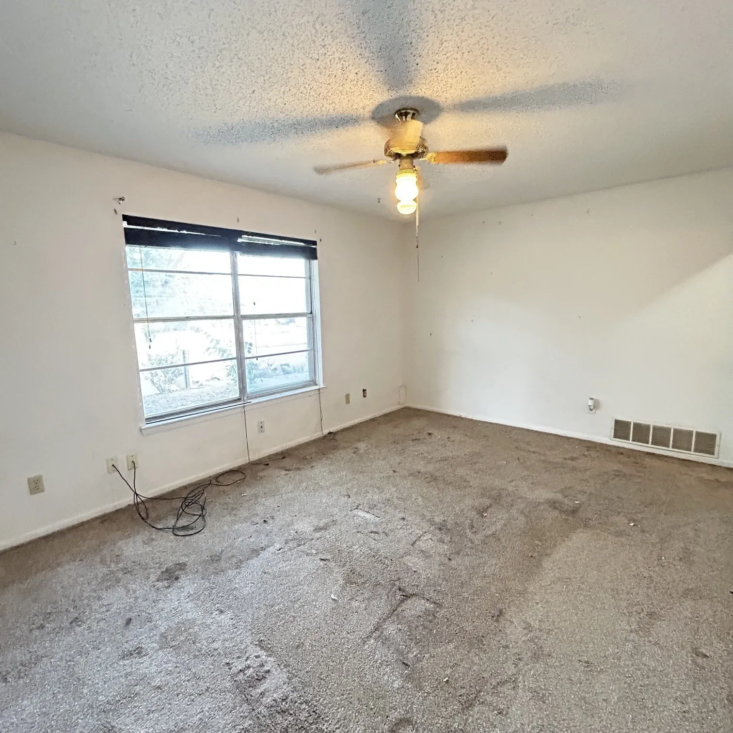 Single Family Residence For Sale in Bosque County , 506 N Avenue X, Clifton, Texas 76634, 2 Bedroom, 2 Bathroom, Garage spaces, 1,176 Sqft, built in 1980, mls#21365943, Real Estate Agent in Clifton, Homes For Sale in Bosque county, Homes For Sale in Clifton, Realtor in Clifton Texas, Real Estate Brokerage Independent Realty Texas, Luminita Cordes Realtor