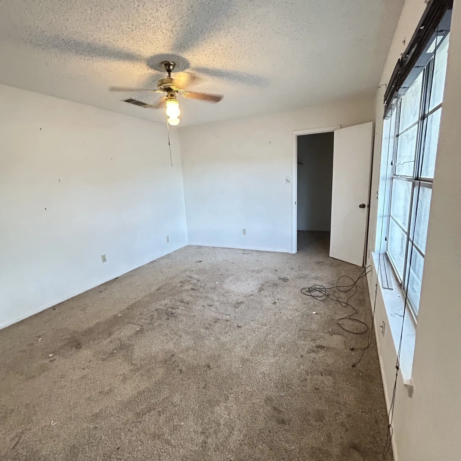 Single Family Residence For Sale in Bosque County , 506 N Avenue X, Clifton, Texas 76634, 2 Bedroom, 2 Bathroom, Garage spaces, 1,176 Sqft, built in 1980, mls#21365943, Real Estate Agent in Clifton, Homes For Sale in Bosque county, Homes For Sale in Clifton, Realtor in Clifton Texas, Real Estate Brokerage Independent Realty Texas, Luminita Cordes Realtor