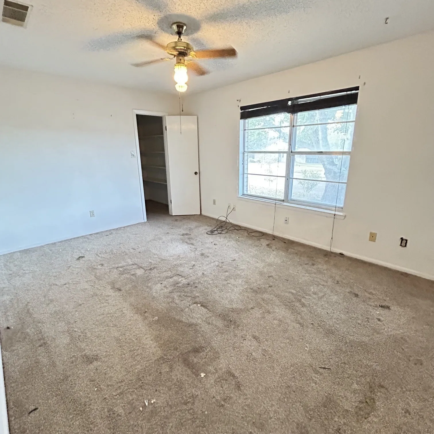 Single Family Residence For Sale in Bosque County , 506 N Avenue X, Clifton, Texas 76634, 2 Bedroom, 2 Bathroom, Garage spaces, 1,176 Sqft, built in 1980, mls#21365943, Real Estate Agent in Clifton, Homes For Sale in Bosque county, Homes For Sale in Clifton, Realtor in Clifton Texas, Real Estate Brokerage Independent Realty Texas, Luminita Cordes Realtor