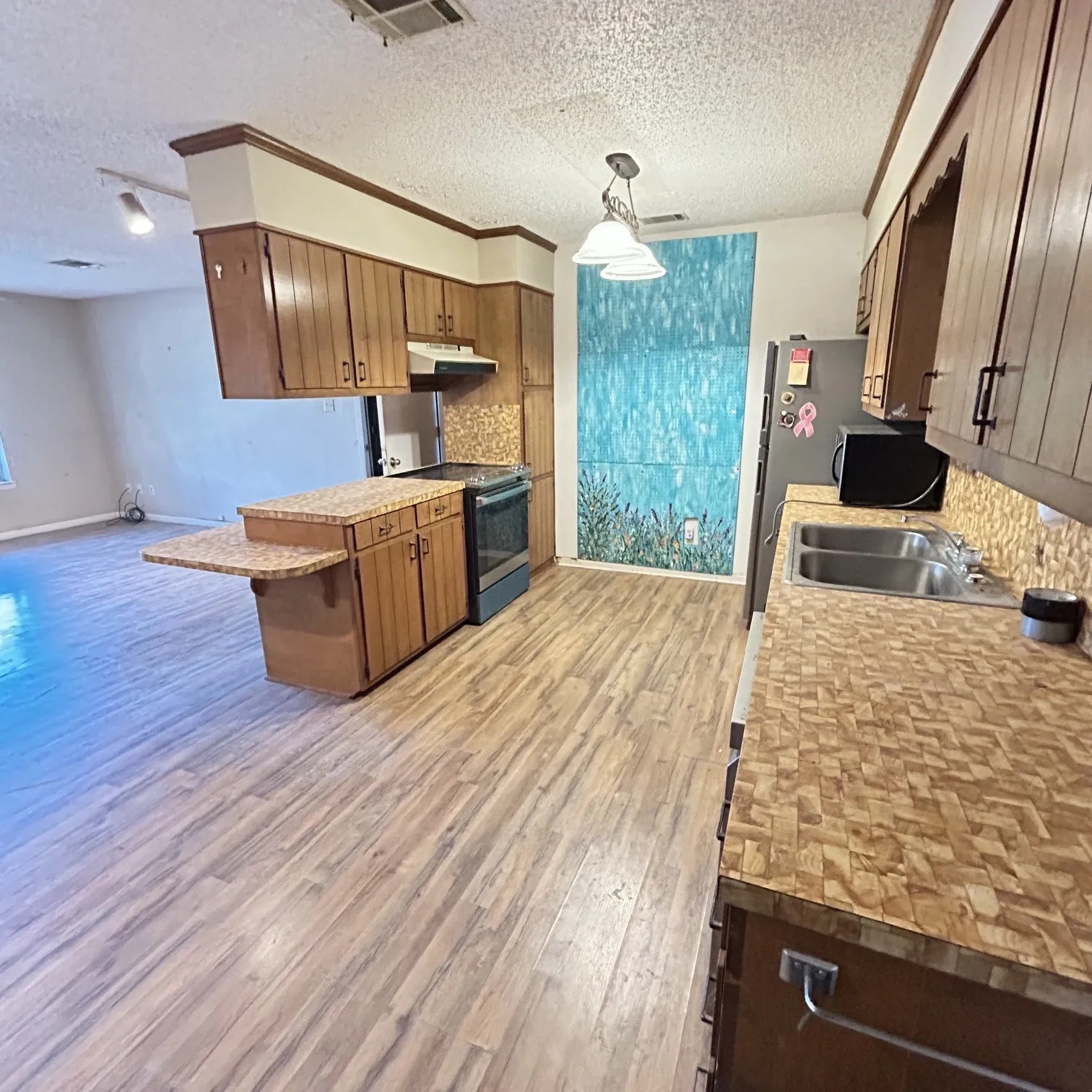 Single Family Residence For Sale in Bosque County , 506 N Avenue X, Clifton, Texas 76634, 2 Bedroom, 2 Bathroom, Garage spaces, 1,176 Sqft, built in 1980, mls#21365943, Real Estate Agent in Clifton, Homes For Sale in Bosque county, Homes For Sale in Clifton, Realtor in Clifton Texas, Real Estate Brokerage Independent Realty Texas, Luminita Cordes Realtor