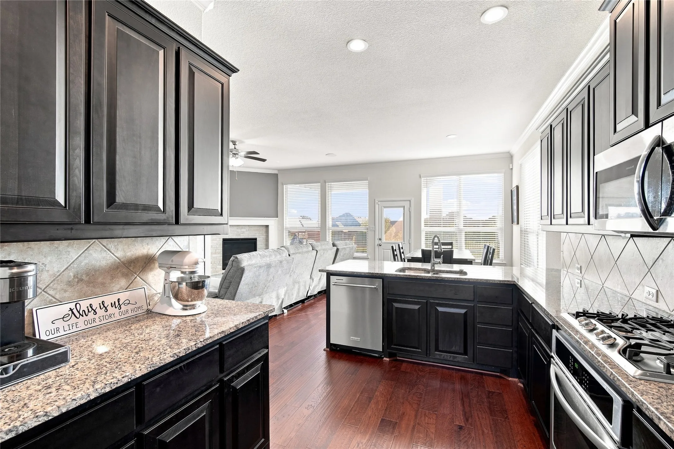 Single Family Residence For Sale in Tarrant County , 8121 Loretta Day Drive, Arlington, Texas 76002, 4 Bedroom, 4 Bathroom, 2 Garage spaces, 2,964 Sqft, built in 2019, mls#21363710, Real Estate Agent in Arlington, Homes For Sale in Tarrant county, Homes For Sale in Arlington, Realtor in Arlington Texas, Real Estate Brokerage Independent Realty Texas, Luminita Cordes Realtor