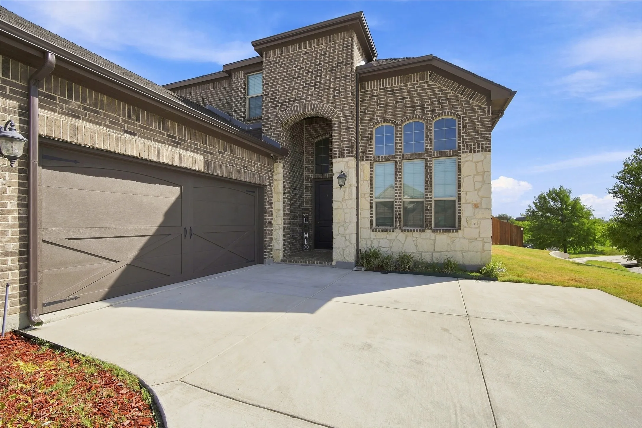 Single Family Residence For Sale in Tarrant County , 8121 Loretta Day Drive, Arlington, Texas 76002, 4 Bedroom, 4 Bathroom, 2 Garage spaces, 2,964 Sqft, built in 2019, mls#21363710, Real Estate Agent in Arlington, Homes For Sale in Tarrant county, Homes For Sale in Arlington, Realtor in Arlington Texas, Real Estate Brokerage Independent Realty Texas, Luminita Cordes Realtor