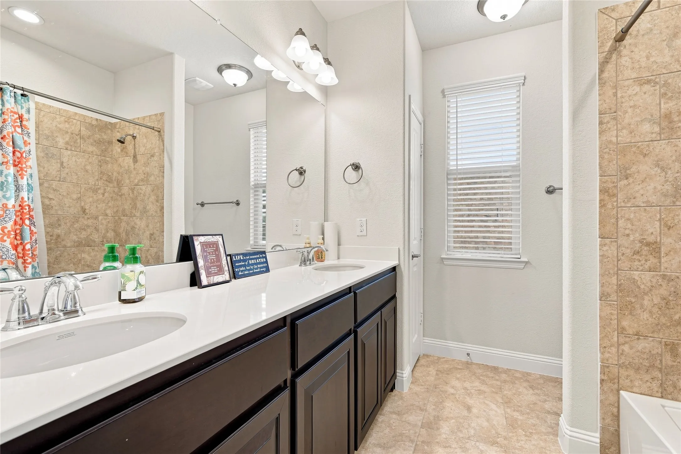 Single Family Residence For Sale in Tarrant County , 8121 Loretta Day Drive, Arlington, Texas 76002, 4 Bedroom, 4 Bathroom, 2 Garage spaces, 2,964 Sqft, built in 2019, mls#21363710, Real Estate Agent in Arlington, Homes For Sale in Tarrant county, Homes For Sale in Arlington, Realtor in Arlington Texas, Real Estate Brokerage Independent Realty Texas, Luminita Cordes Realtor