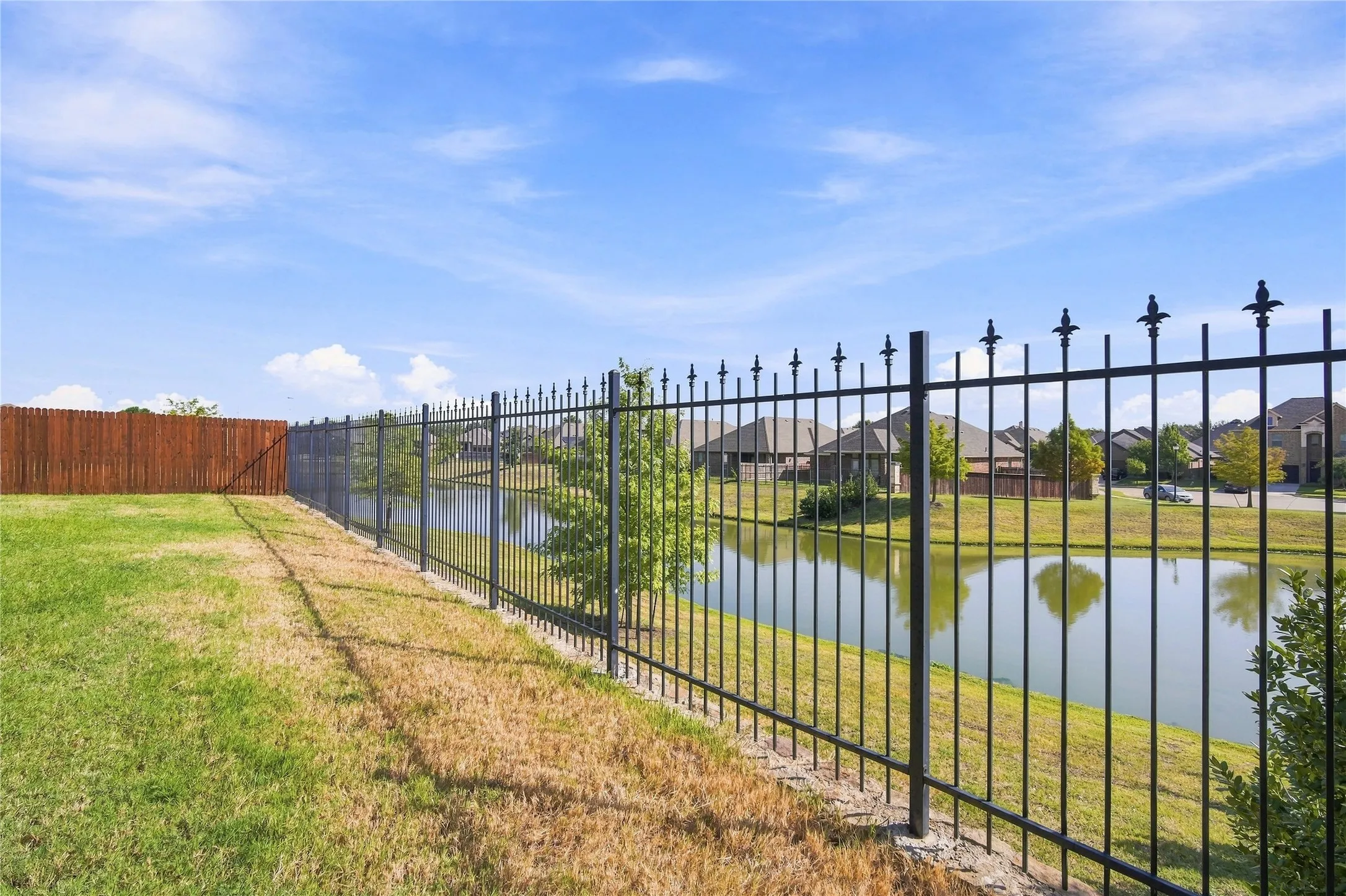 Single Family Residence For Sale in Tarrant County , 8121 Loretta Day Drive, Arlington, Texas 76002, 4 Bedroom, 4 Bathroom, 2 Garage spaces, 2,964 Sqft, built in 2019, mls#21363710, Real Estate Agent in Arlington, Homes For Sale in Tarrant county, Homes For Sale in Arlington, Realtor in Arlington Texas, Real Estate Brokerage Independent Realty Texas, Luminita Cordes Realtor