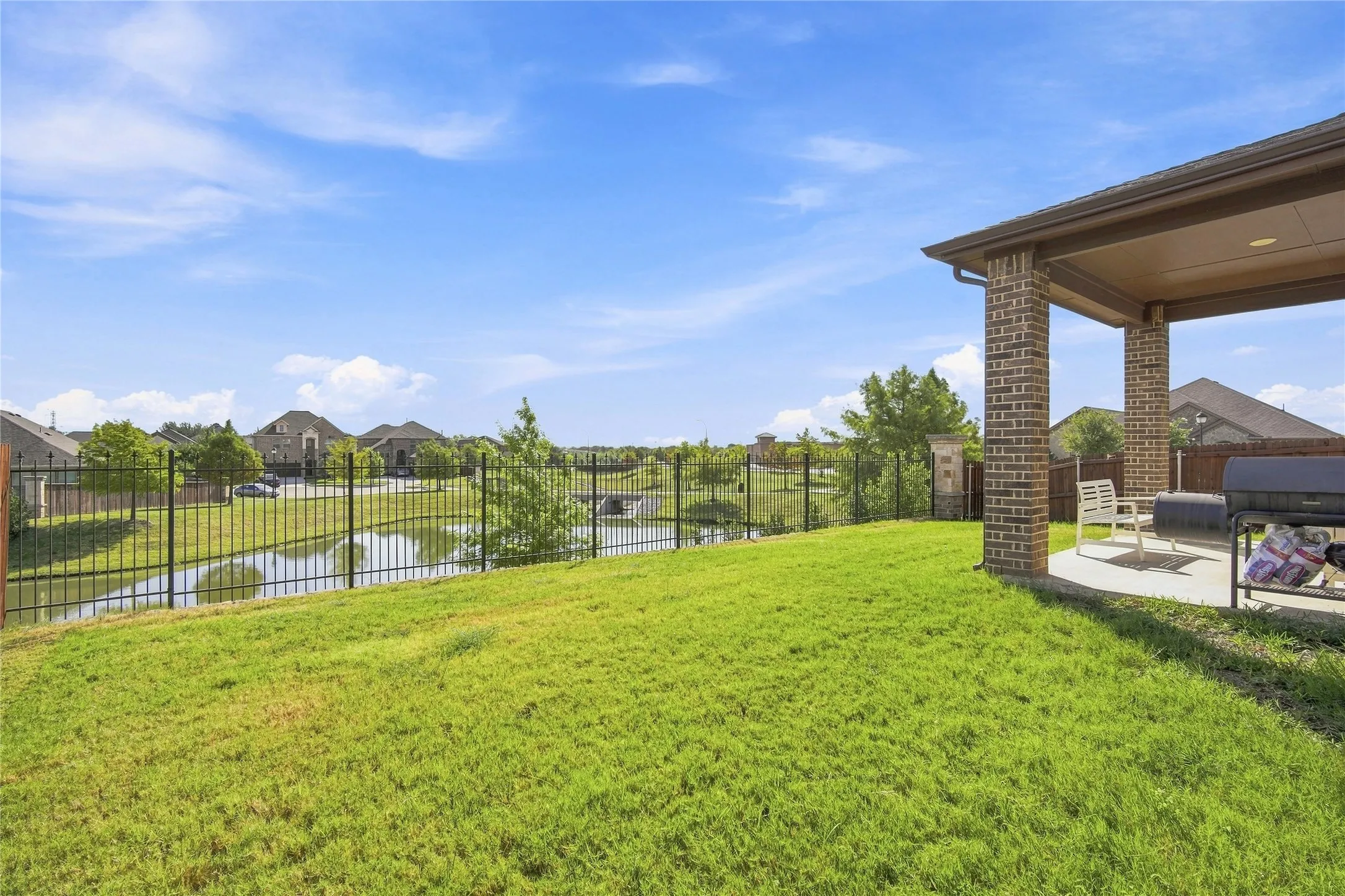 Single Family Residence For Sale in Tarrant County , 8121 Loretta Day Drive, Arlington, Texas 76002, 4 Bedroom, 4 Bathroom, 2 Garage spaces, 2,964 Sqft, built in 2019, mls#21363710, Real Estate Agent in Arlington, Homes For Sale in Tarrant county, Homes For Sale in Arlington, Realtor in Arlington Texas, Real Estate Brokerage Independent Realty Texas, Luminita Cordes Realtor