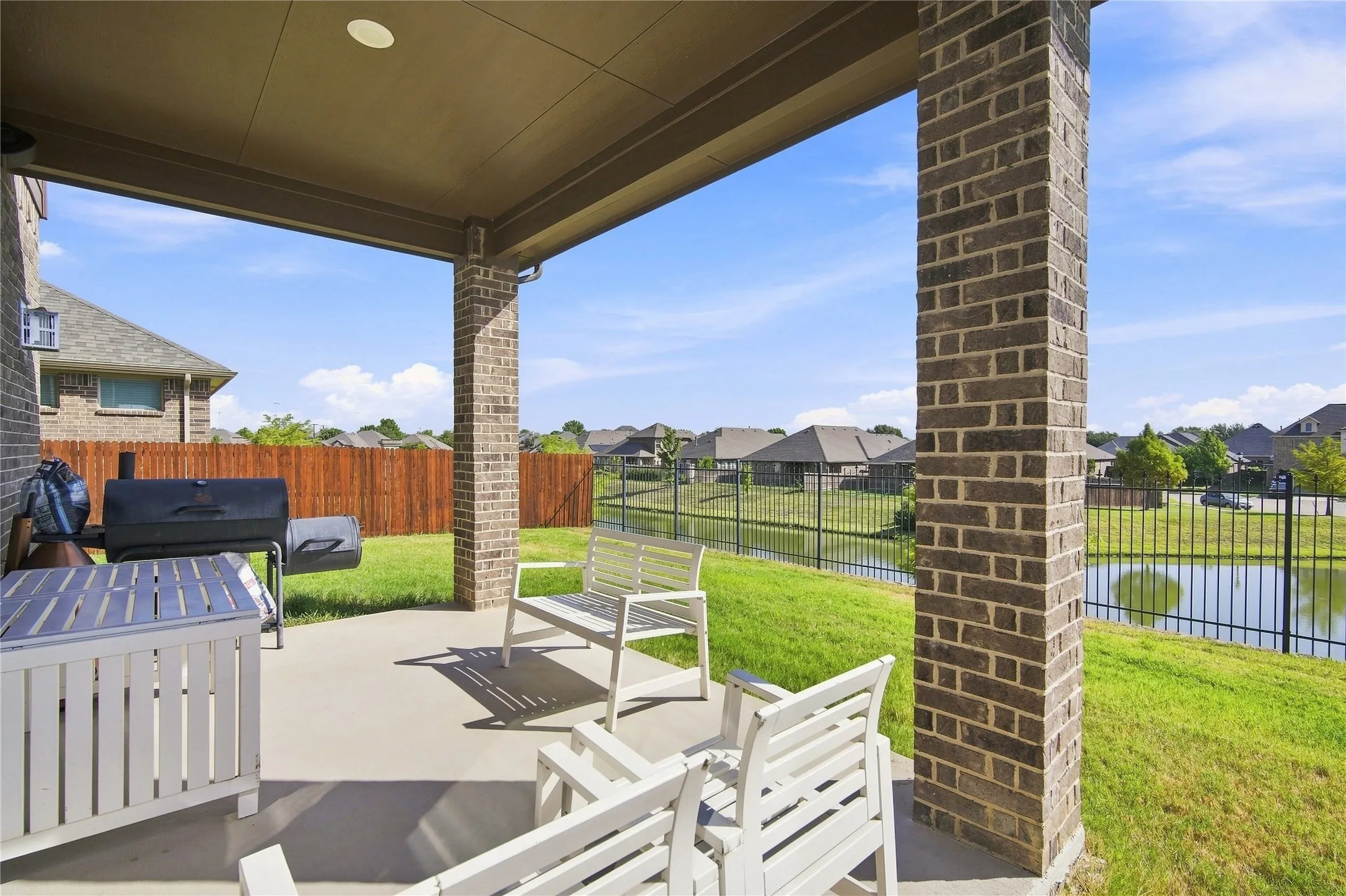 Single Family Residence For Sale in Tarrant County , 8121 Loretta Day Drive, Arlington, Texas 76002, 4 Bedroom, 4 Bathroom, 2 Garage spaces, 2,964 Sqft, built in 2019, mls#21363710, Real Estate Agent in Arlington, Homes For Sale in Tarrant county, Homes For Sale in Arlington, Realtor in Arlington Texas, Real Estate Brokerage Independent Realty Texas, Luminita Cordes Realtor