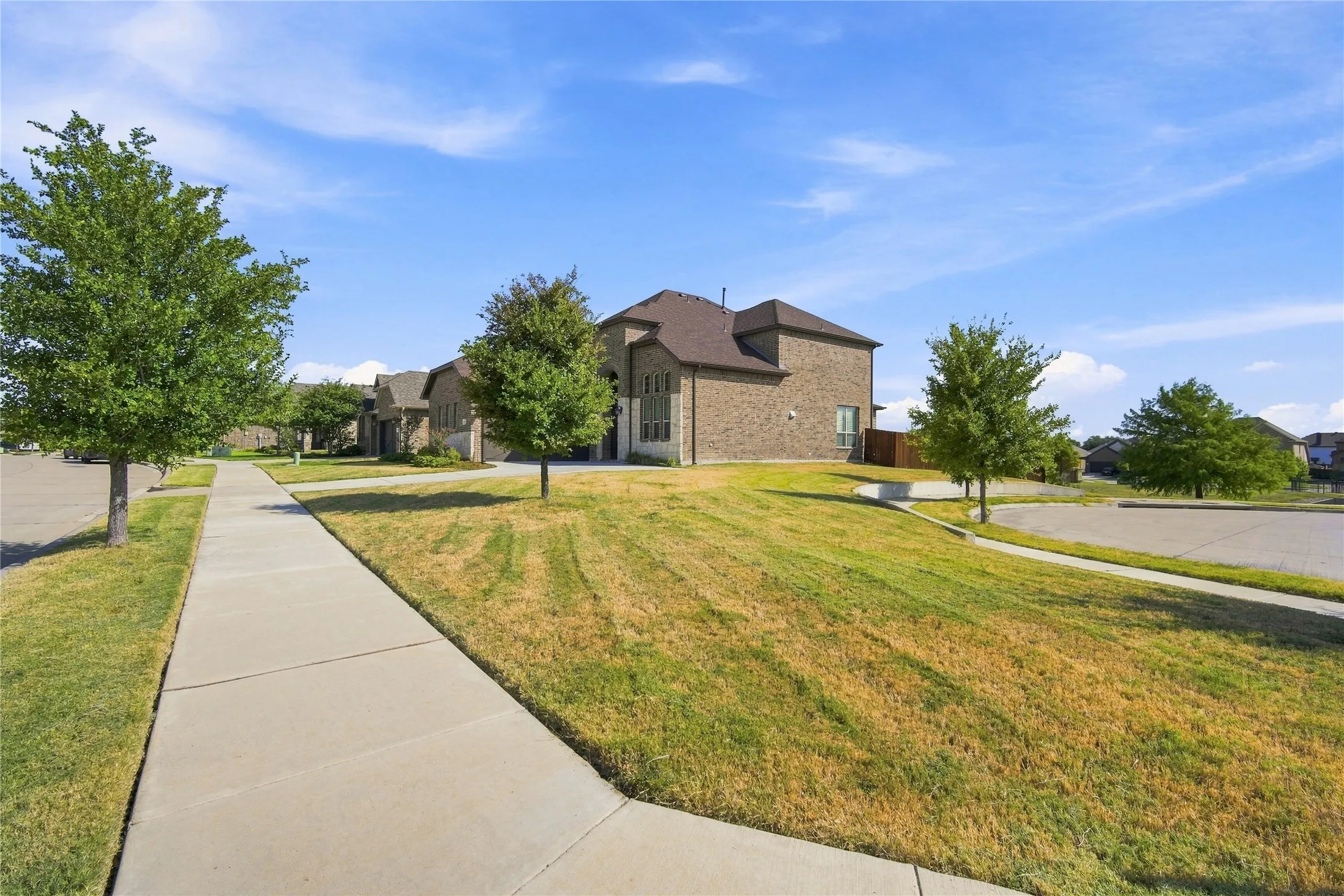 Single Family Residence For Sale in Tarrant County , 8121 Loretta Day Drive, Arlington, Texas 76002, 4 Bedroom, 4 Bathroom, 2 Garage spaces, 2,964 Sqft, built in 2019, mls#21363710, Real Estate Agent in Arlington, Homes For Sale in Tarrant county, Homes For Sale in Arlington, Realtor in Arlington Texas, Real Estate Brokerage Independent Realty Texas, Luminita Cordes Realtor