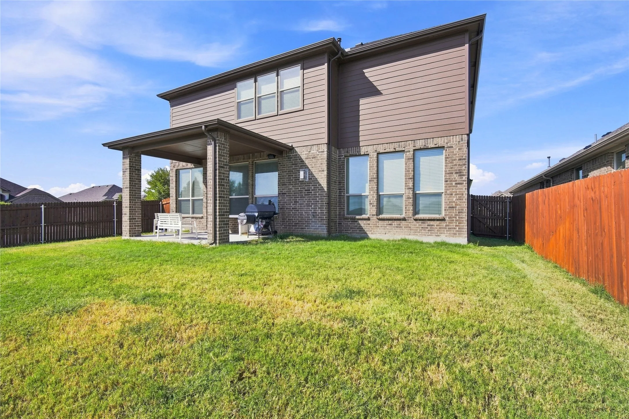 Single Family Residence For Sale in Tarrant County , 8121 Loretta Day Drive, Arlington, Texas 76002, 4 Bedroom, 4 Bathroom, 2 Garage spaces, 2,964 Sqft, built in 2019, mls#21363710, Real Estate Agent in Arlington, Homes For Sale in Tarrant county, Homes For Sale in Arlington, Realtor in Arlington Texas, Real Estate Brokerage Independent Realty Texas, Luminita Cordes Realtor