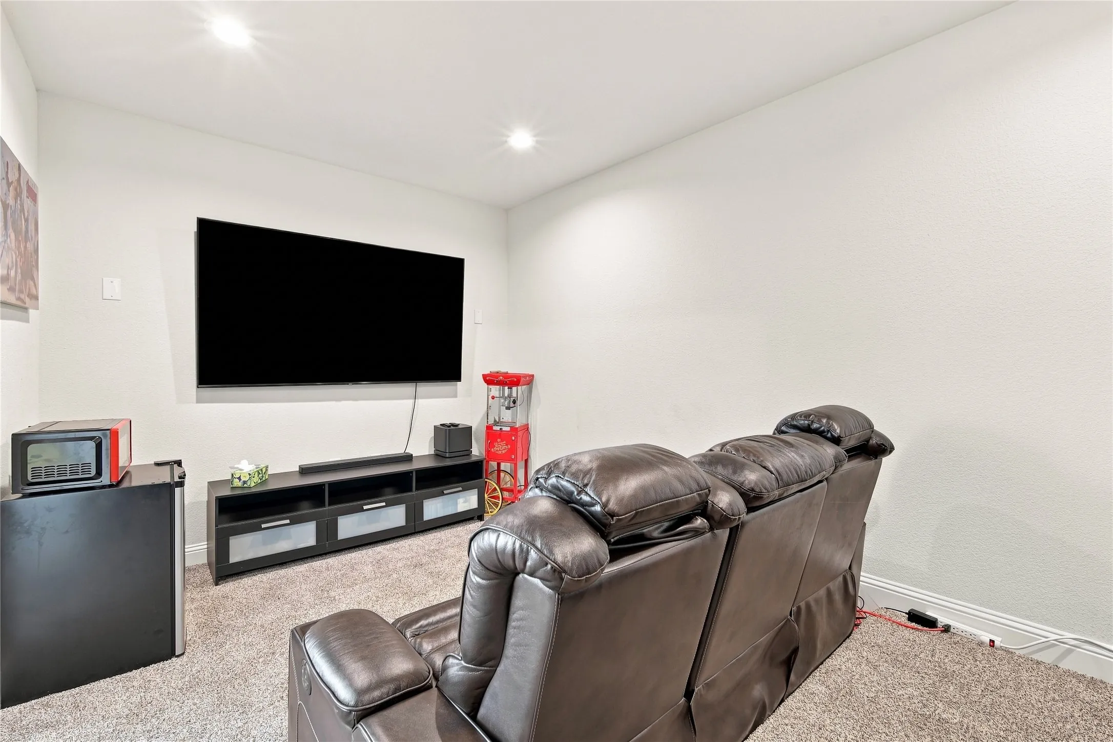 Single Family Residence For Sale in Tarrant County , 8121 Loretta Day Drive, Arlington, Texas 76002, 4 Bedroom, 4 Bathroom, 2 Garage spaces, 2,964 Sqft, built in 2019, mls#21363710, Real Estate Agent in Arlington, Homes For Sale in Tarrant county, Homes For Sale in Arlington, Realtor in Arlington Texas, Real Estate Brokerage Independent Realty Texas, Luminita Cordes Realtor