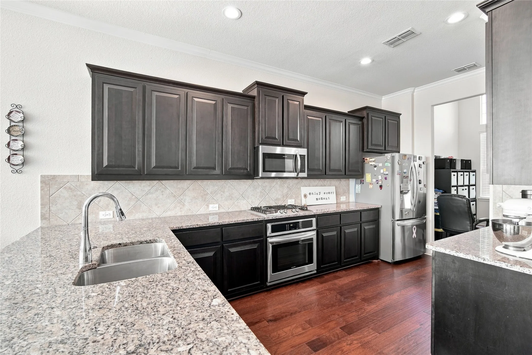 Single Family Residence For Sale in Tarrant County , 8121 Loretta Day Drive, Arlington, Texas 76002, 4 Bedroom, 4 Bathroom, 2 Garage spaces, 2,964 Sqft, built in 2019, mls#21363710, Real Estate Agent in Arlington, Homes For Sale in Tarrant county, Homes For Sale in Arlington, Realtor in Arlington Texas, Real Estate Brokerage Independent Realty Texas, Luminita Cordes Realtor