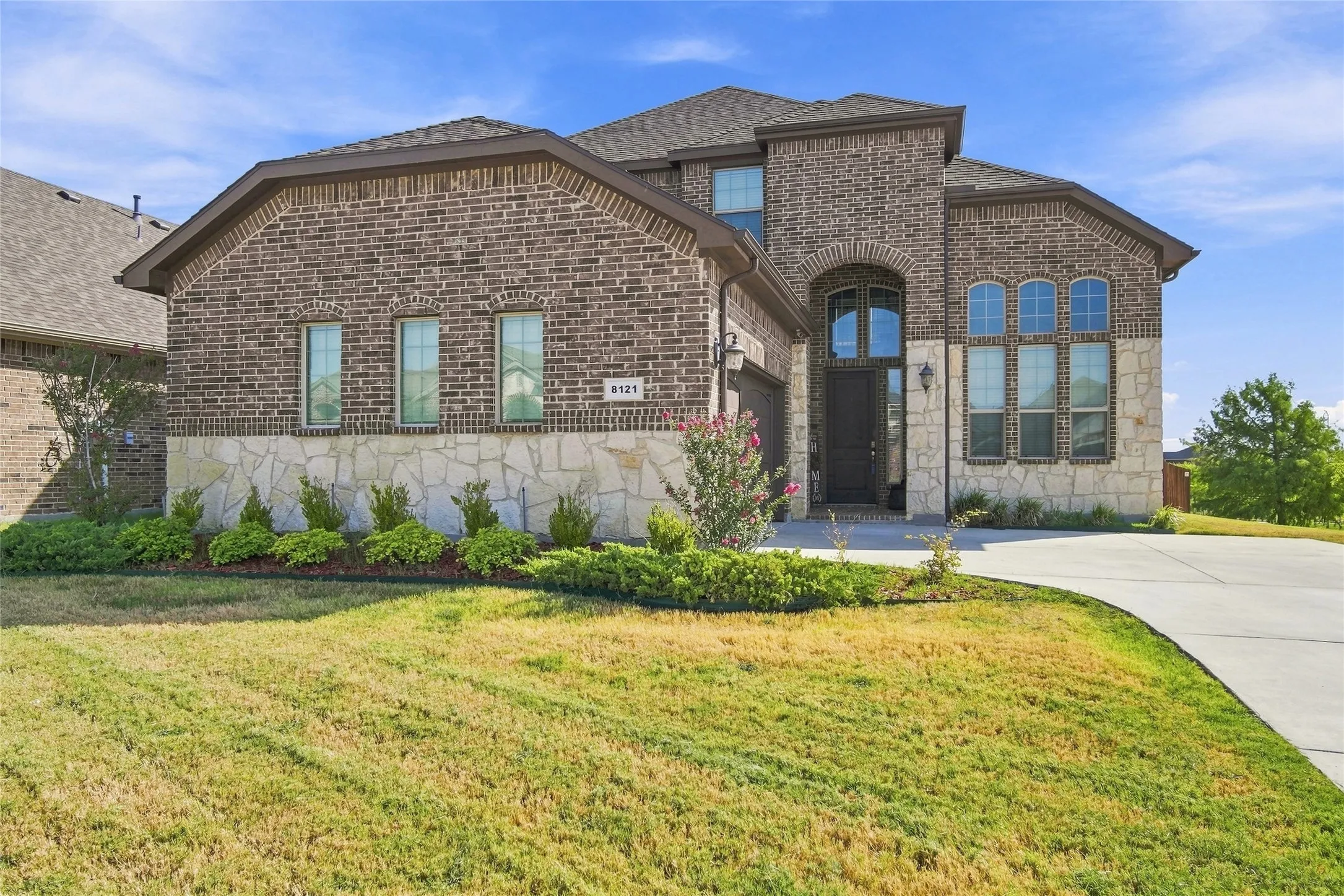 Single Family Residence For Sale in Tarrant County , 8121 Loretta Day Drive, Arlington, Texas 76002, 4 Bedroom, 4 Bathroom, 2 Garage spaces, 2,964 Sqft, built in 2019, mls#21363710, Real Estate Agent in Arlington, Homes For Sale in Tarrant county, Homes For Sale in Arlington, Realtor in Arlington Texas, Real Estate Brokerage Independent Realty Texas, Luminita Cordes Realtor
