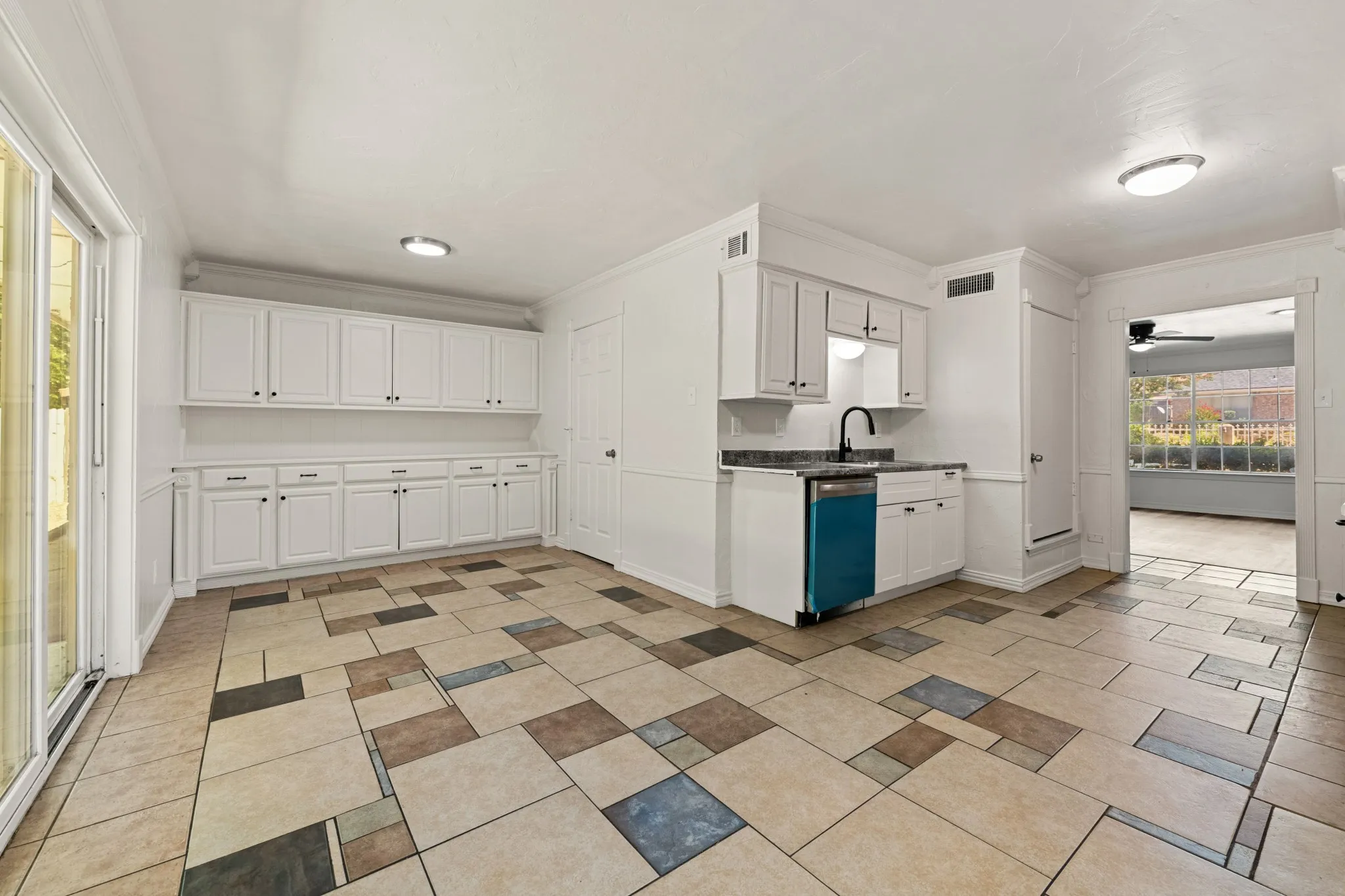 Single Family Residence For Sale in Dallas County , 215 Johnson Drive, Duncanville, Texas 75116, 4 Bedroom, 3 Bathroom, 2 Garage spaces, 2,136 Sqft, built in 1972, mls#21364056, Real Estate Agent in Duncanville, Homes For Sale in Dallas county, Homes For Sale in Duncanville, Realtor in Duncanville Texas, Real Estate Brokerage Independent Realty Texas, Luminita Cordes Realtor