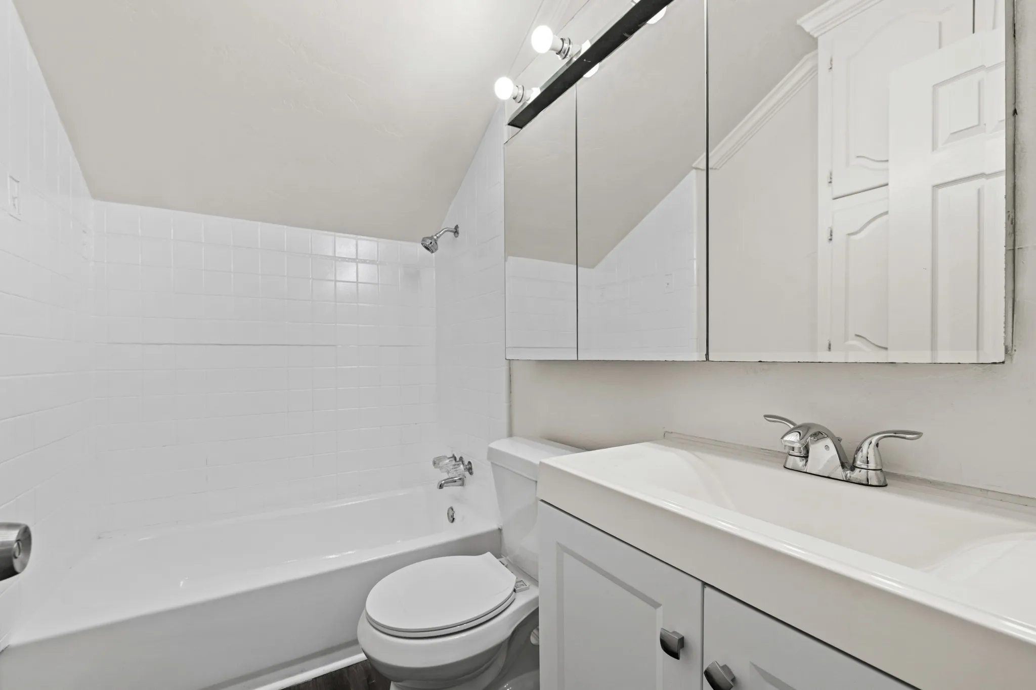 Single Family Residence For Sale in Dallas County , 215 Johnson Drive, Duncanville, Texas 75116, 4 Bedroom, 3 Bathroom, 2 Garage spaces, 2,136 Sqft, built in 1972, mls#21364056, Real Estate Agent in Duncanville, Homes For Sale in Dallas county, Homes For Sale in Duncanville, Realtor in Duncanville Texas, Real Estate Brokerage Independent Realty Texas, Luminita Cordes Realtor