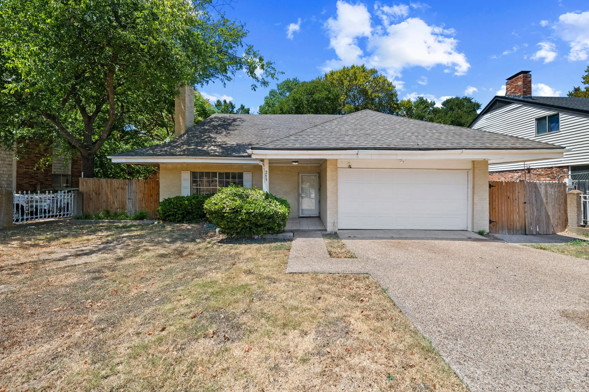 Single Family Residence For Sale in Dallas County , 215 Johnson Drive, Duncanville, Texas 75116, 4 Bedroom, 3 Bathroom, 2 Garage spaces, 2,136 Sqft, built in 1972, mls#21364056, Real Estate Agent in Duncanville, Homes For Sale in Dallas county, Homes For Sale in Duncanville, Realtor in Duncanville Texas, Real Estate Brokerage Independent Realty Texas, Luminita Cordes Realtor