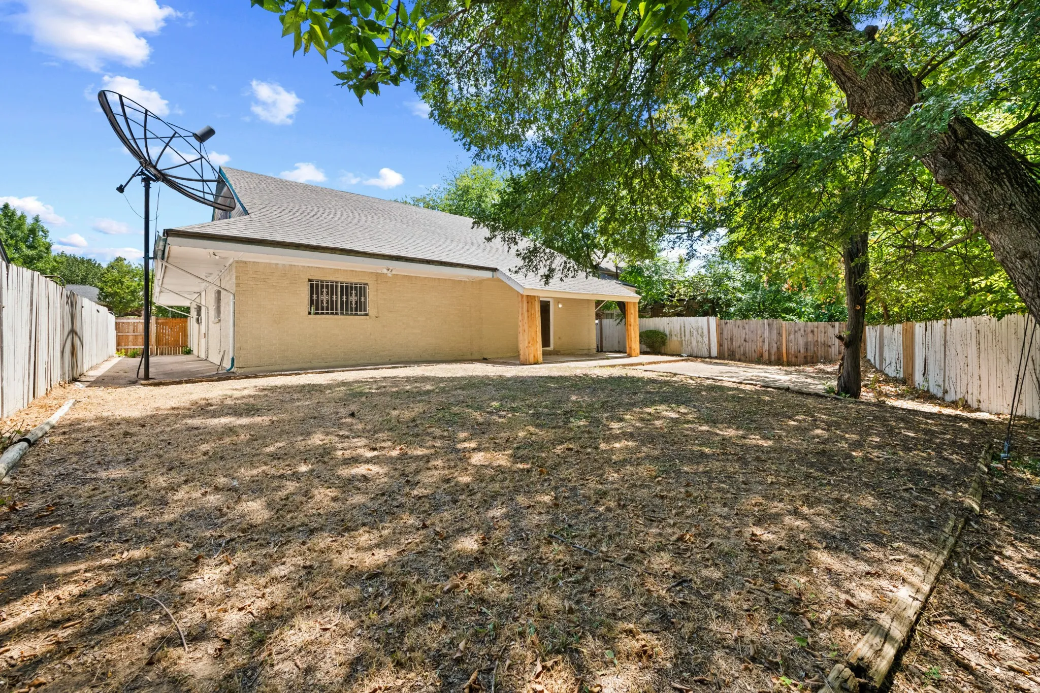 Single Family Residence For Sale in Dallas County , 215 Johnson Drive, Duncanville, Texas 75116, 4 Bedroom, 3 Bathroom, 2 Garage spaces, 2,136 Sqft, built in 1972, mls#21364056, Real Estate Agent in Duncanville, Homes For Sale in Dallas county, Homes For Sale in Duncanville, Realtor in Duncanville Texas, Real Estate Brokerage Independent Realty Texas, Luminita Cordes Realtor