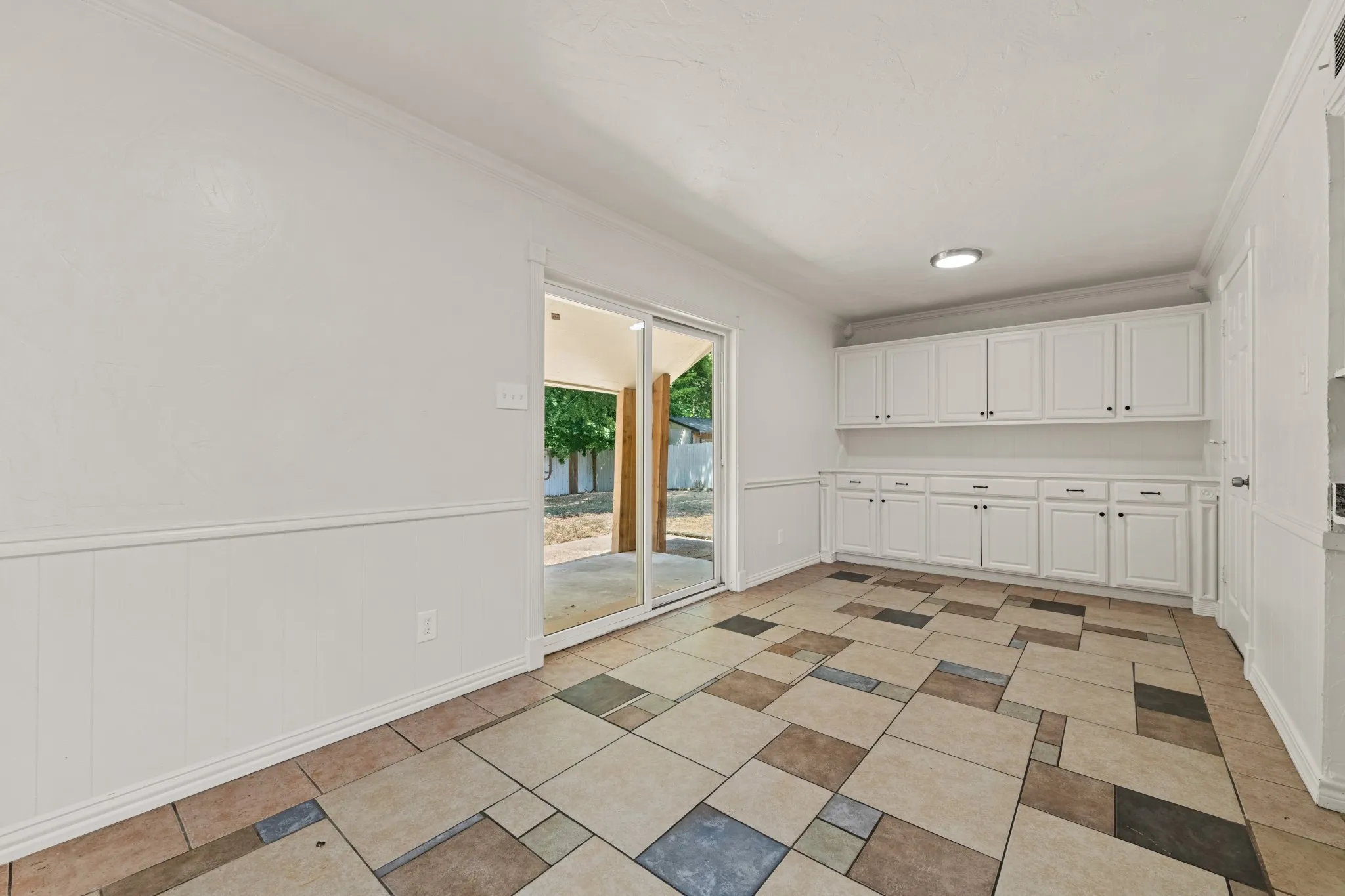 Single Family Residence For Sale in Dallas County , 215 Johnson Drive, Duncanville, Texas 75116, 4 Bedroom, 3 Bathroom, 2 Garage spaces, 2,136 Sqft, built in 1972, mls#21364056, Real Estate Agent in Duncanville, Homes For Sale in Dallas county, Homes For Sale in Duncanville, Realtor in Duncanville Texas, Real Estate Brokerage Independent Realty Texas, Luminita Cordes Realtor