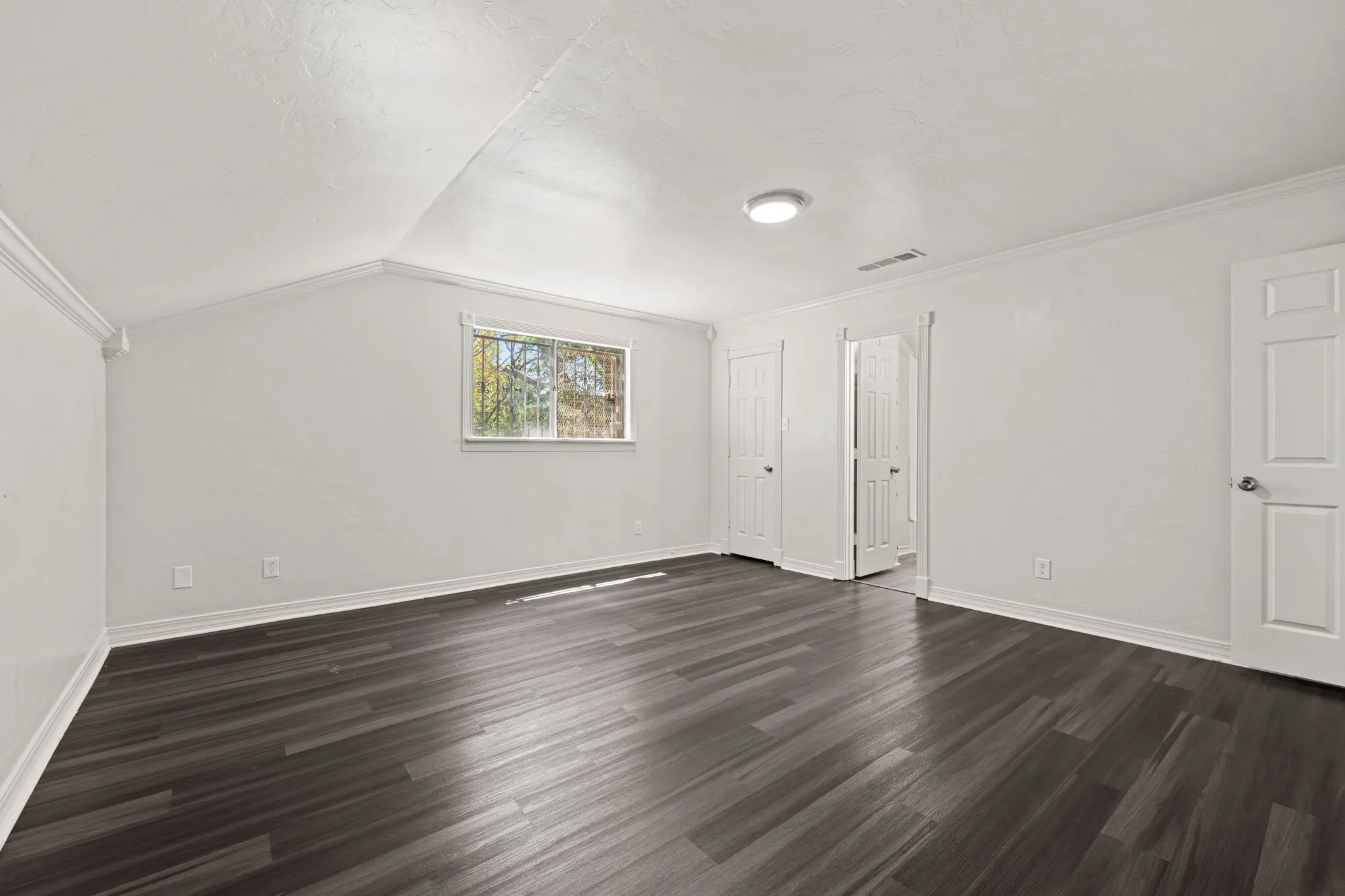 Single Family Residence For Sale in Dallas County , 215 Johnson Drive, Duncanville, Texas 75116, 4 Bedroom, 3 Bathroom, 2 Garage spaces, 2,136 Sqft, built in 1972, mls#21364056, Real Estate Agent in Duncanville, Homes For Sale in Dallas county, Homes For Sale in Duncanville, Realtor in Duncanville Texas, Real Estate Brokerage Independent Realty Texas, Luminita Cordes Realtor