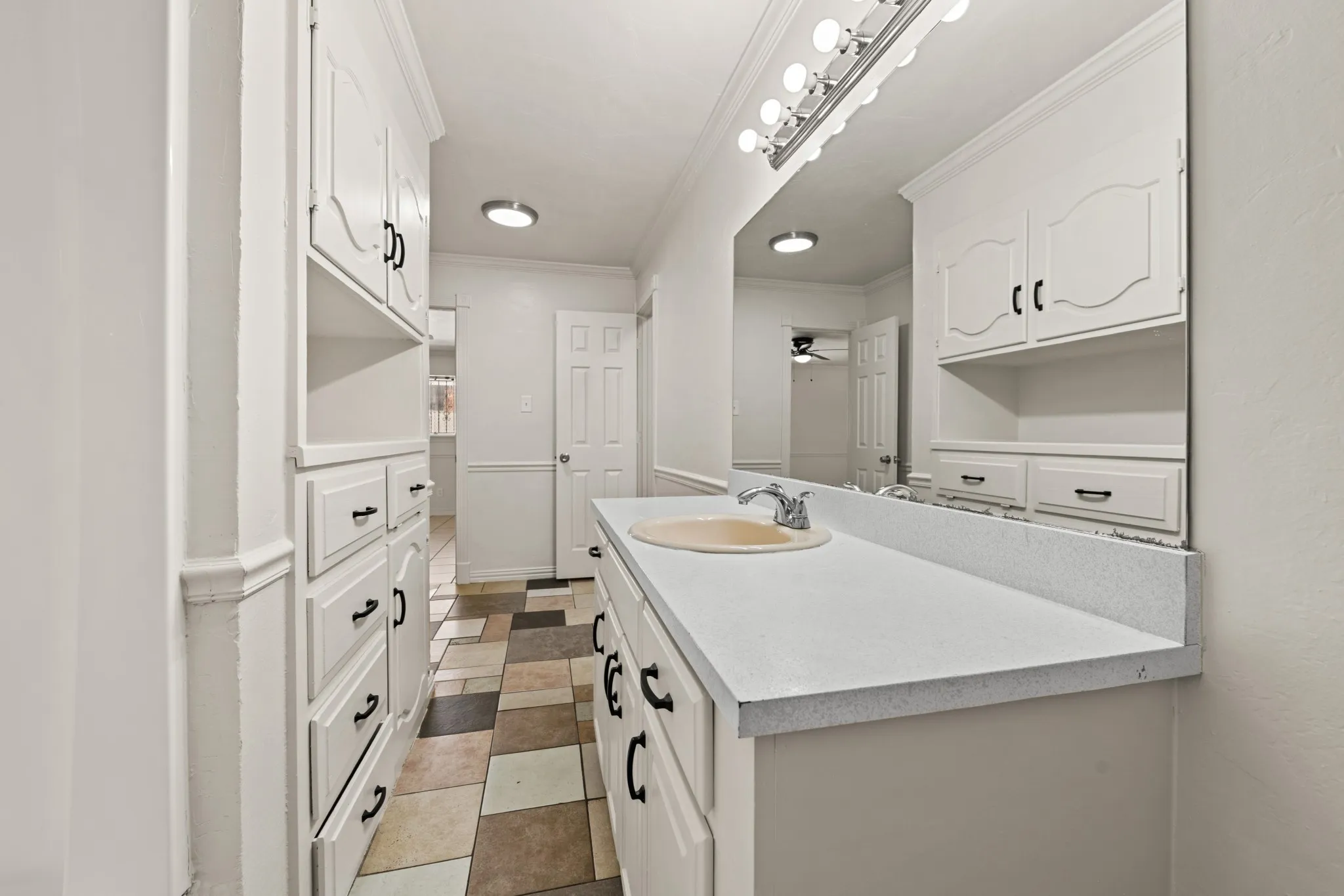 Single Family Residence For Sale in Dallas County , 215 Johnson Drive, Duncanville, Texas 75116, 4 Bedroom, 3 Bathroom, 2 Garage spaces, 2,136 Sqft, built in 1972, mls#21364056, Real Estate Agent in Duncanville, Homes For Sale in Dallas county, Homes For Sale in Duncanville, Realtor in Duncanville Texas, Real Estate Brokerage Independent Realty Texas, Luminita Cordes Realtor