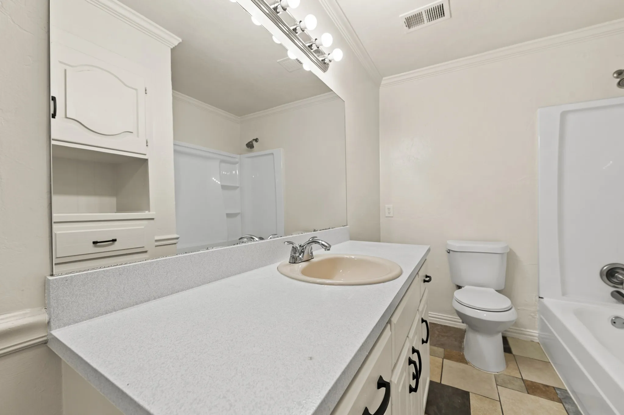 Single Family Residence For Sale in Dallas County , 215 Johnson Drive, Duncanville, Texas 75116, 4 Bedroom, 3 Bathroom, 2 Garage spaces, 2,136 Sqft, built in 1972, mls#21364056, Real Estate Agent in Duncanville, Homes For Sale in Dallas county, Homes For Sale in Duncanville, Realtor in Duncanville Texas, Real Estate Brokerage Independent Realty Texas, Luminita Cordes Realtor