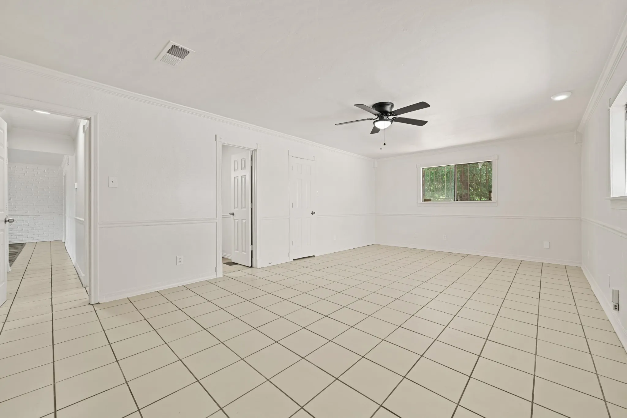 Single Family Residence For Sale in Dallas County , 215 Johnson Drive, Duncanville, Texas 75116, 4 Bedroom, 3 Bathroom, 2 Garage spaces, 2,136 Sqft, built in 1972, mls#21364056, Real Estate Agent in Duncanville, Homes For Sale in Dallas county, Homes For Sale in Duncanville, Realtor in Duncanville Texas, Real Estate Brokerage Independent Realty Texas, Luminita Cordes Realtor