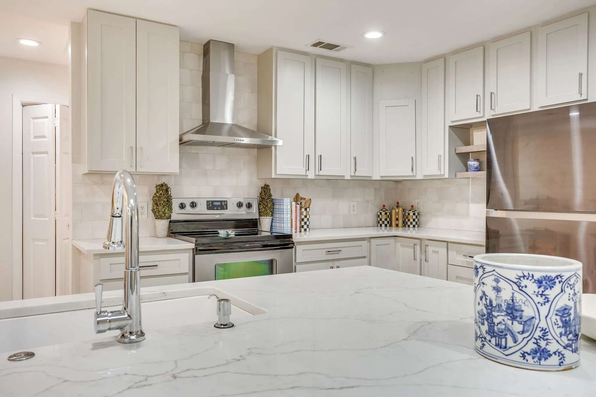 Single Family Residence For Rent in Tarrant County , 2541 Walsh Court, Fort Worth, Texas 76109, 3 Bedroom, 3 Bathroom, Garage spaces, 1,934 Sqft, built in 1948, Price $3,850, mls#21365945, Real Estate Agent in Fort Worth, Homes For Rent in Tarrant county, Homes For Rent in Fort Worth, Realtor in Fort Worth Texas, Real Estate Brokerage Independent Realty Texas, Luminita Cordes Realtor