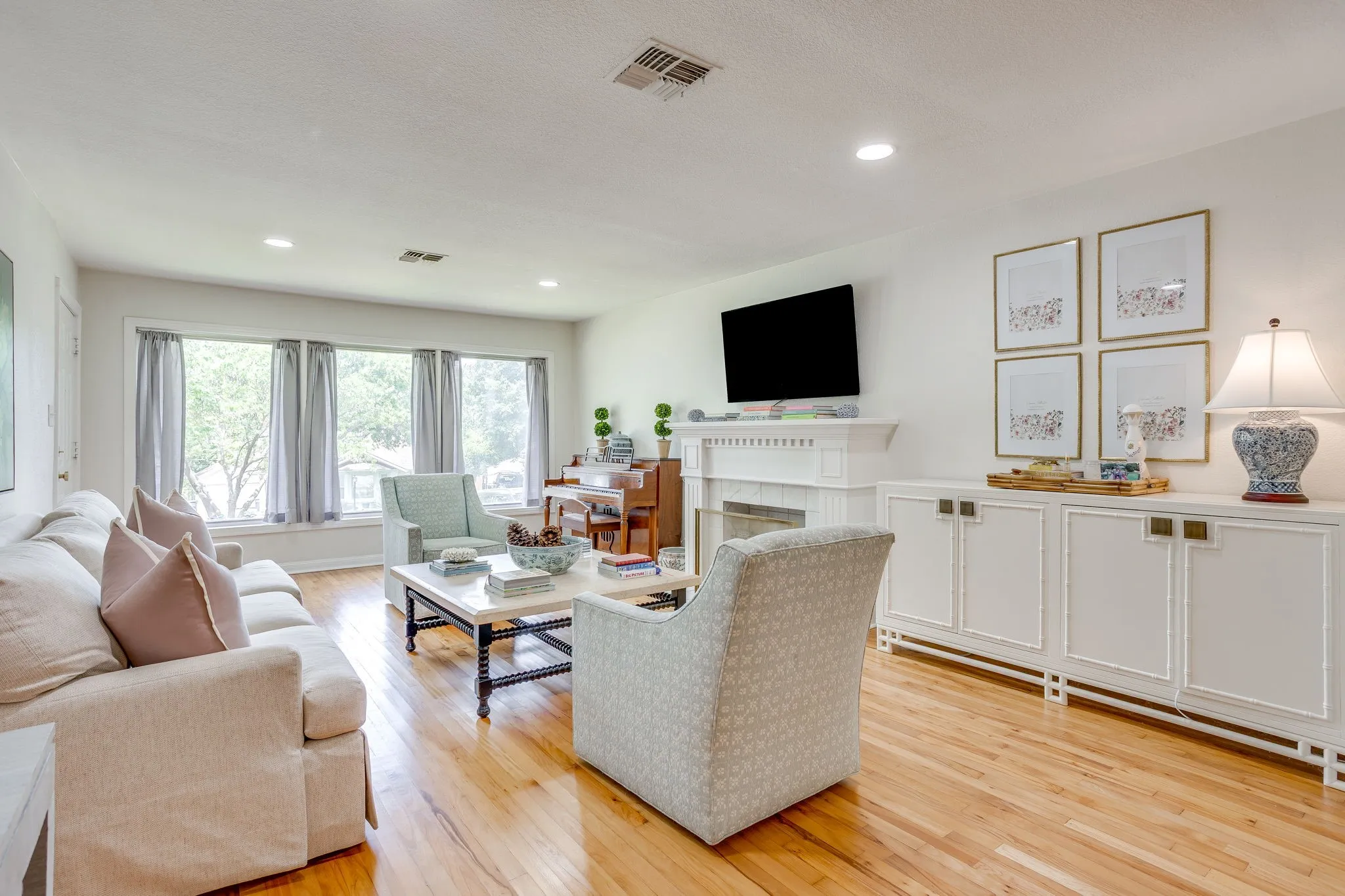 Single Family Residence For Rent in Tarrant County , 2541 Walsh Court, Fort Worth, Texas 76109, 3 Bedroom, 3 Bathroom, Garage spaces, 1,934 Sqft, built in 1948, Price $3,850, mls#21365945, Real Estate Agent in Fort Worth, Homes For Rent in Tarrant county, Homes For Rent in Fort Worth, Realtor in Fort Worth Texas, Real Estate Brokerage Independent Realty Texas, Luminita Cordes Realtor