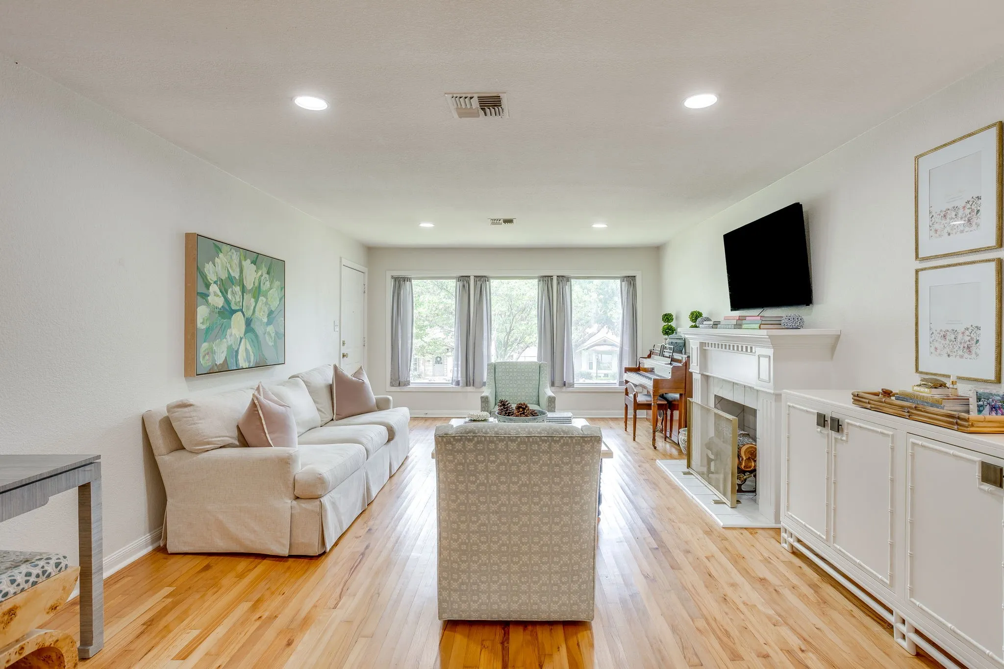 Single Family Residence For Rent in Tarrant County , 2541 Walsh Court, Fort Worth, Texas 76109, 3 Bedroom, 3 Bathroom, Garage spaces, 1,934 Sqft, built in 1948, Price $3,850, mls#21365945, Real Estate Agent in Fort Worth, Homes For Rent in Tarrant county, Homes For Rent in Fort Worth, Realtor in Fort Worth Texas, Real Estate Brokerage Independent Realty Texas, Luminita Cordes Realtor