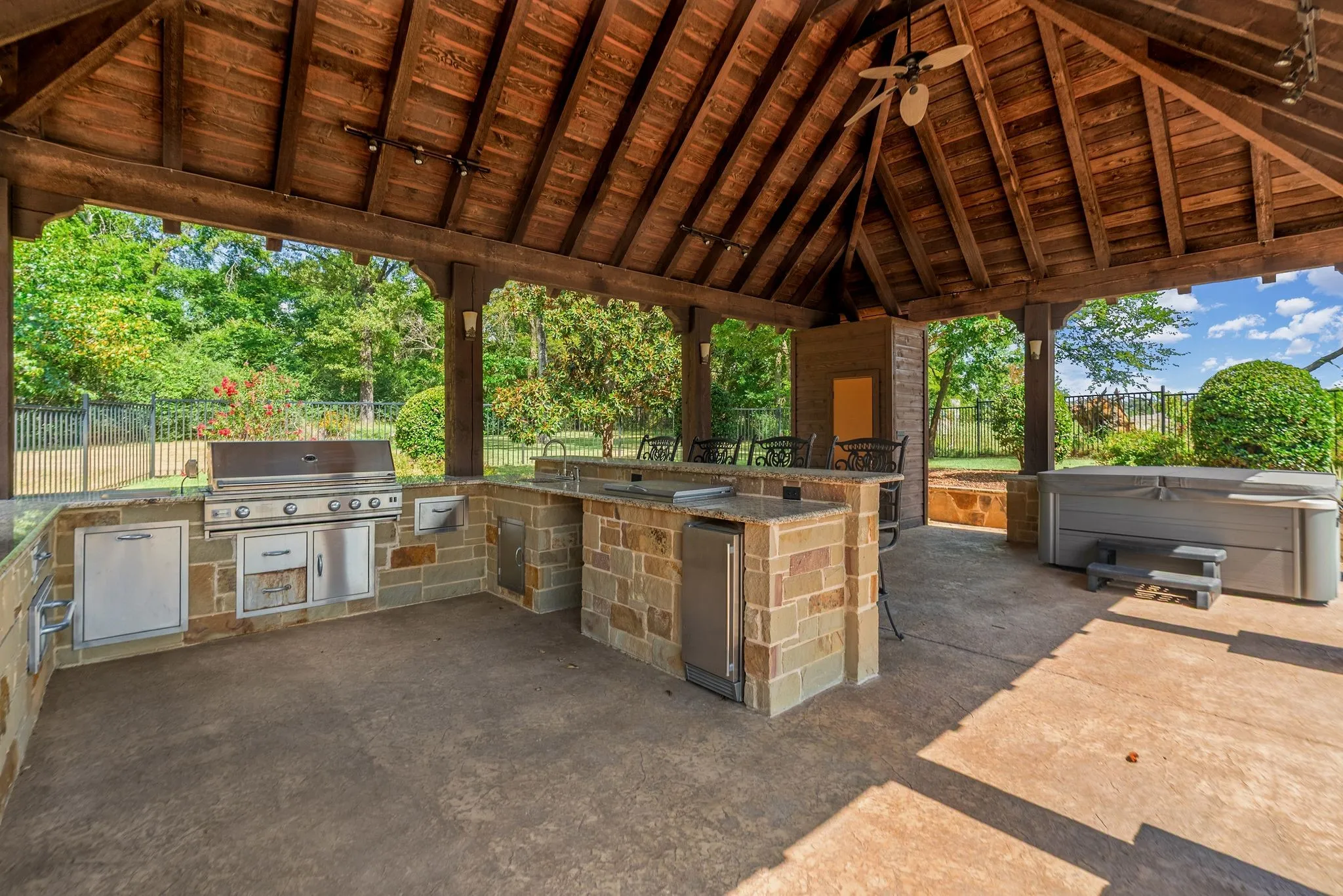 Single Family Residence For Sale in Hopkins County , 123 Katie Ridge, Sulphur Springs, Texas 75482, 6 Bedroom, 6 Bathroom, 4 Garage spaces, 5,094 Sqft, built in 2010, mls#21347145, Real Estate Agent in Sulphur Springs, Homes For Sale in Hopkins county, Homes For Sale in Sulphur Springs, Realtor in Sulphur Springs Texas, Real Estate Brokerage Independent Realty Texas, Luminita Cordes Realtor