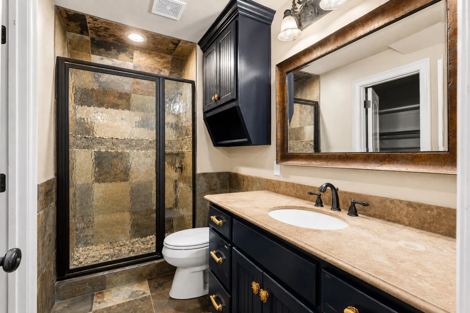 Full bath with Walk in Closet on Second Floor