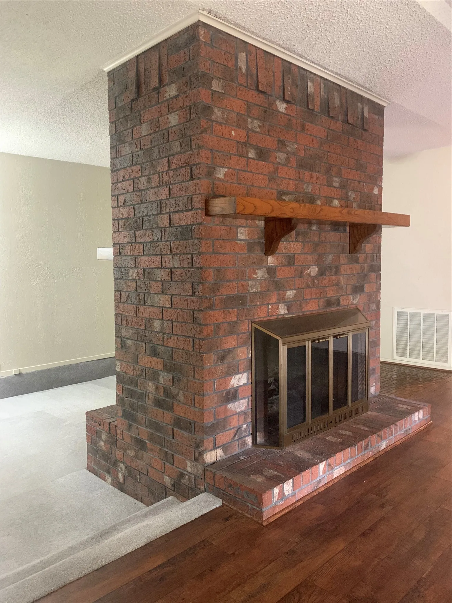 Single Family Residence For Sale in Tarrant County , 7612 Mary Drive, North Richland Hills, Texas 76180, 3 Bedroom, 2 Bathroom, 2 Garage spaces, 1,620 Sqft, built in 1975, mls#21365917, Real Estate Agent in North Richland Hills, Homes For Sale in Tarrant county, Homes For Sale in North Richland Hills, Realtor in North Richland Hills Texas, Real Estate Brokerage Independent Realty Texas, Luminita Cordes Realtor