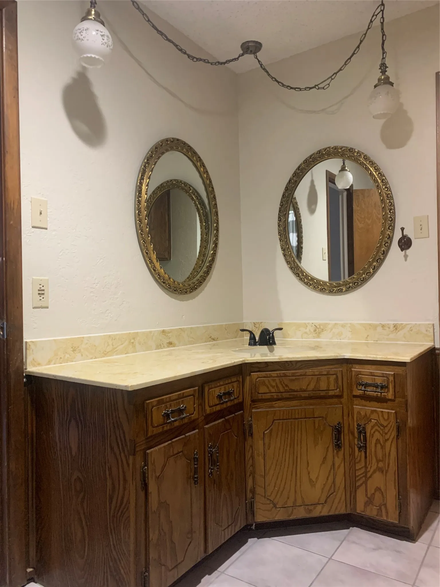 Single Family Residence For Sale in Tarrant County , 7612 Mary Drive, North Richland Hills, Texas 76180, 3 Bedroom, 2 Bathroom, 2 Garage spaces, 1,620 Sqft, built in 1975, mls#21365917, Real Estate Agent in North Richland Hills, Homes For Sale in Tarrant county, Homes For Sale in North Richland Hills, Realtor in North Richland Hills Texas, Real Estate Brokerage Independent Realty Texas, Luminita Cordes Realtor