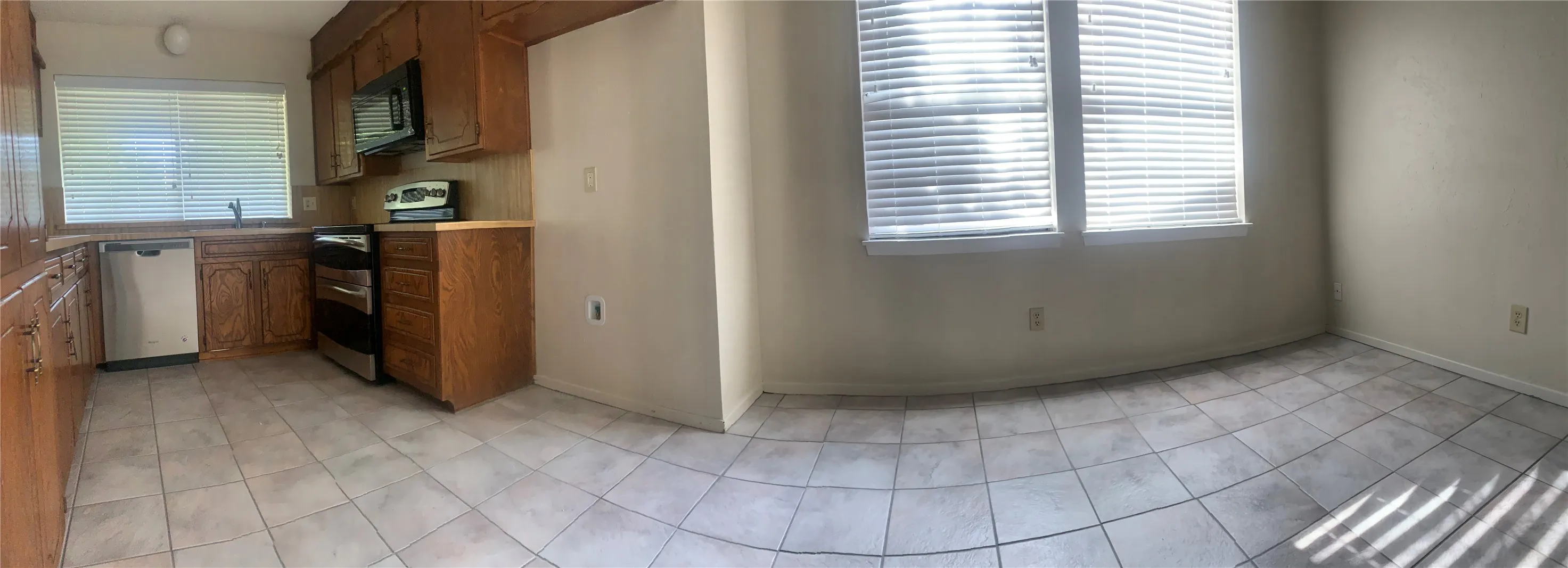 Single Family Residence For Sale in Tarrant County , 7612 Mary Drive, North Richland Hills, Texas 76180, 3 Bedroom, 2 Bathroom, 2 Garage spaces, 1,620 Sqft, built in 1975, mls#21365917, Real Estate Agent in North Richland Hills, Homes For Sale in Tarrant county, Homes For Sale in North Richland Hills, Realtor in North Richland Hills Texas, Real Estate Brokerage Independent Realty Texas, Luminita Cordes Realtor