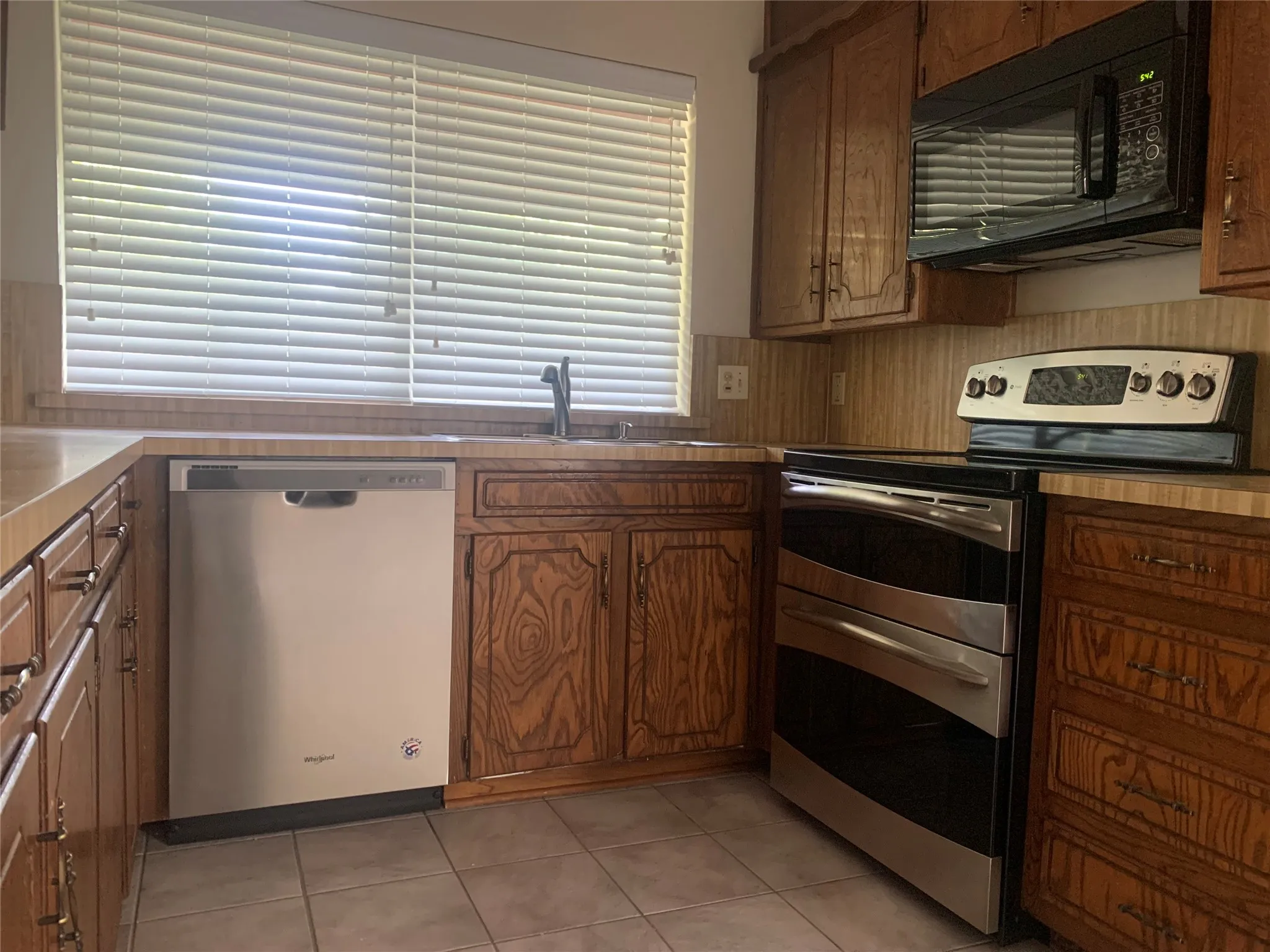 Single Family Residence For Sale in Tarrant County , 7612 Mary Drive, North Richland Hills, Texas 76180, 3 Bedroom, 2 Bathroom, 2 Garage spaces, 1,620 Sqft, built in 1975, mls#21365917, Real Estate Agent in North Richland Hills, Homes For Sale in Tarrant county, Homes For Sale in North Richland Hills, Realtor in North Richland Hills Texas, Real Estate Brokerage Independent Realty Texas, Luminita Cordes Realtor