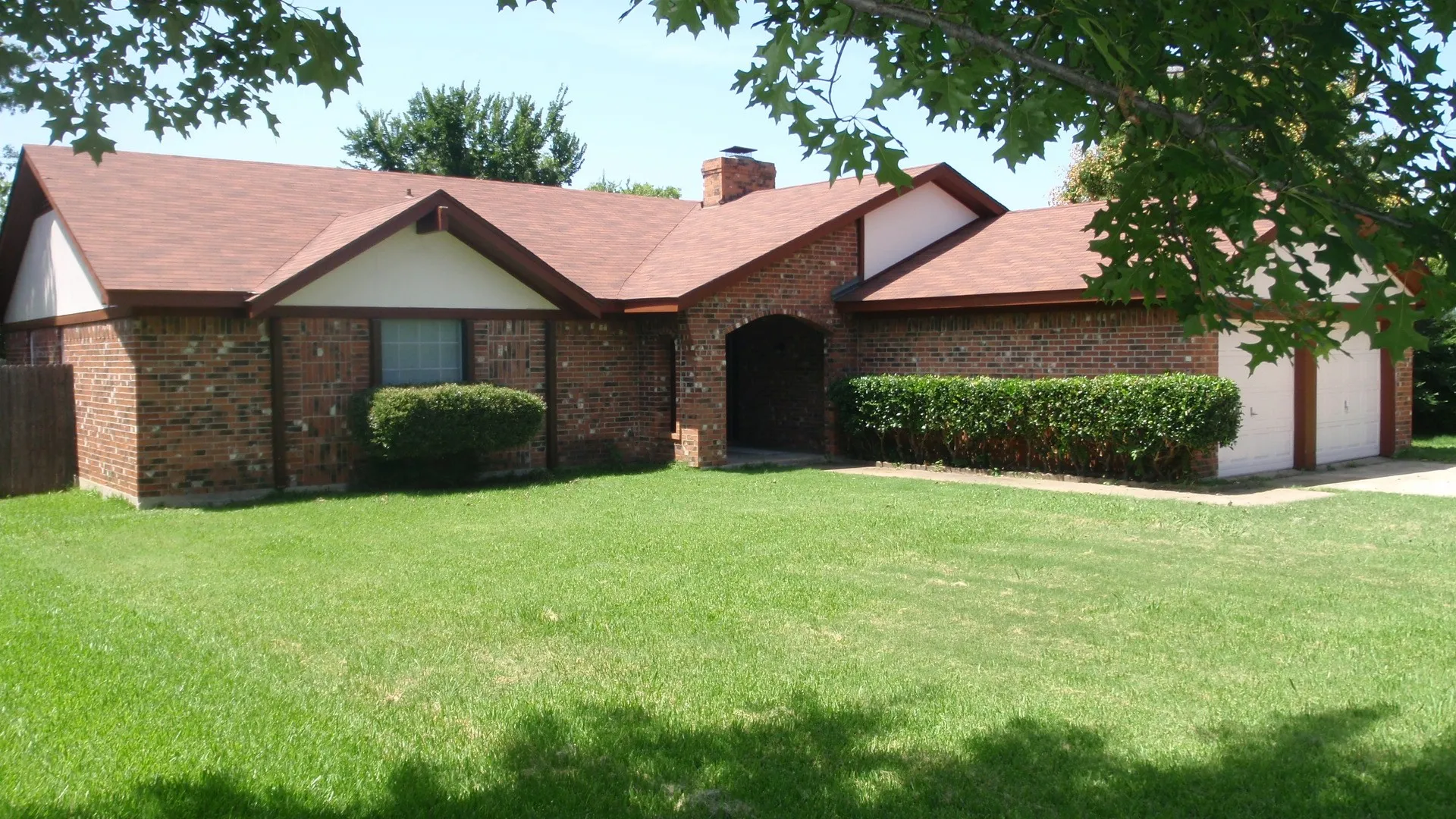 Single Family Residence For Sale in Tarrant County , 7612 Mary Drive, North Richland Hills, Texas 76180, 3 Bedroom, 2 Bathroom, 2 Garage spaces, 1,620 Sqft, built in 1975, mls#21365917, Real Estate Agent in North Richland Hills, Homes For Sale in Tarrant county, Homes For Sale in North Richland Hills, Realtor in North Richland Hills Texas, Real Estate Brokerage Independent Realty Texas, Luminita Cordes Realtor