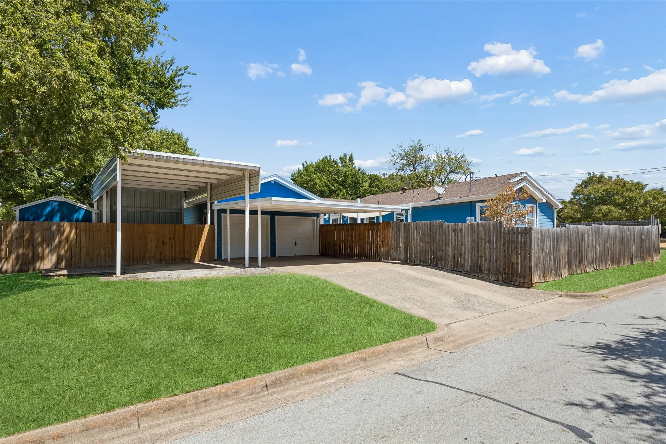 Single Family Residence For Sale in Tarrant County , 3290 Olive Place, Fort Worth, Texas 76116, 3 Bedroom, 2 Bathroom, 2 Garage spaces, 1,605 Sqft, built in 1954, mls#21361560, Real Estate Agent in Fort Worth, Homes For Sale in Tarrant county, Homes For Sale in Fort Worth, Realtor in Fort Worth Texas, Real Estate Brokerage Independent Realty Texas, Luminita Cordes Realtor