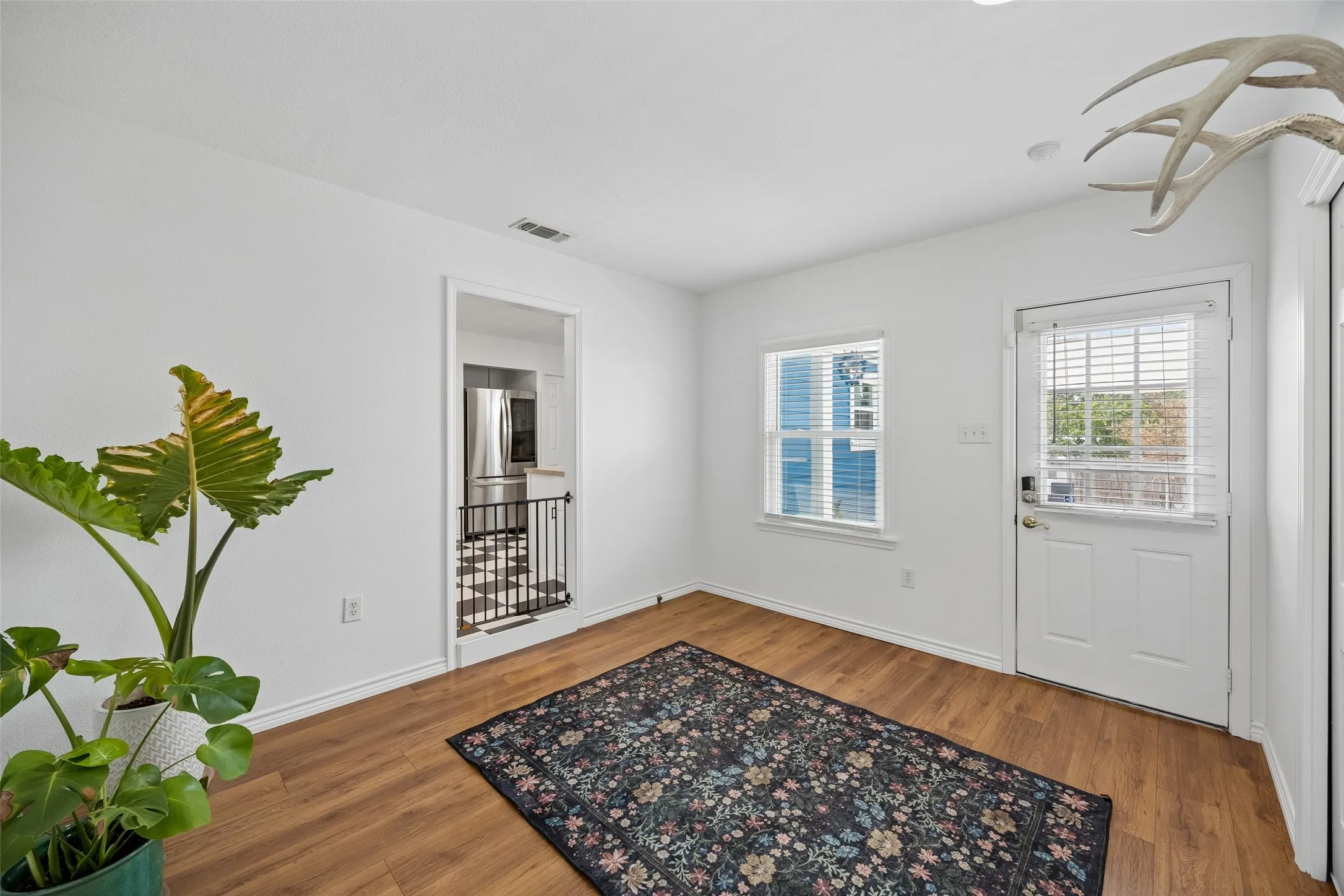 Single Family Residence For Sale in Tarrant County , 3290 Olive Place, Fort Worth, Texas 76116, 3 Bedroom, 2 Bathroom, 2 Garage spaces, 1,605 Sqft, built in 1954, mls#21361560, Real Estate Agent in Fort Worth, Homes For Sale in Tarrant county, Homes For Sale in Fort Worth, Realtor in Fort Worth Texas, Real Estate Brokerage Independent Realty Texas, Luminita Cordes Realtor