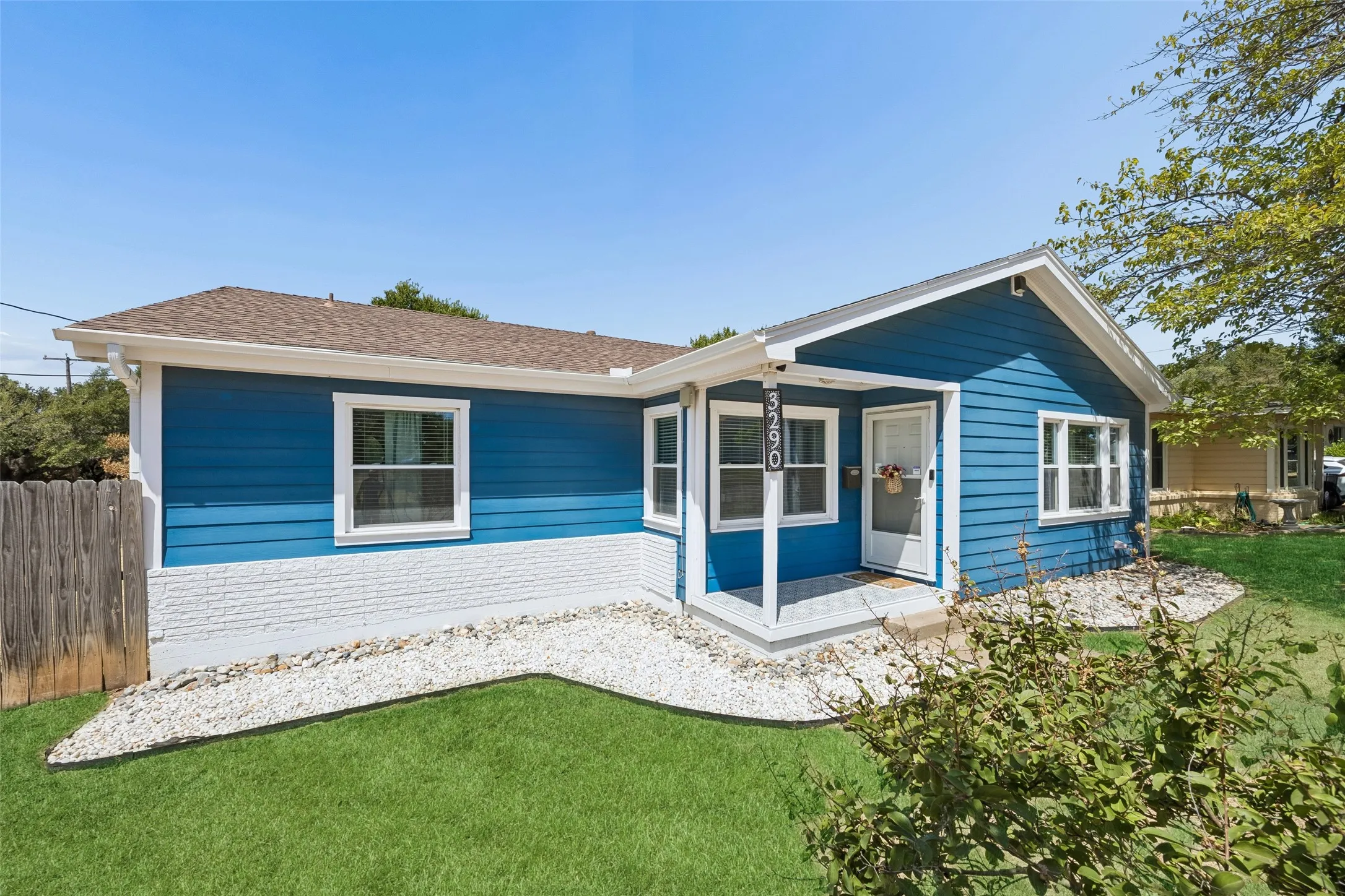Single Family Residence For Sale in Tarrant County , 3290 Olive Place, Fort Worth, Texas 76116, 3 Bedroom, 2 Bathroom, 2 Garage spaces, 1,605 Sqft, built in 1954, mls#21361560, Real Estate Agent in Fort Worth, Homes For Sale in Tarrant county, Homes For Sale in Fort Worth, Realtor in Fort Worth Texas, Real Estate Brokerage Independent Realty Texas, Luminita Cordes Realtor