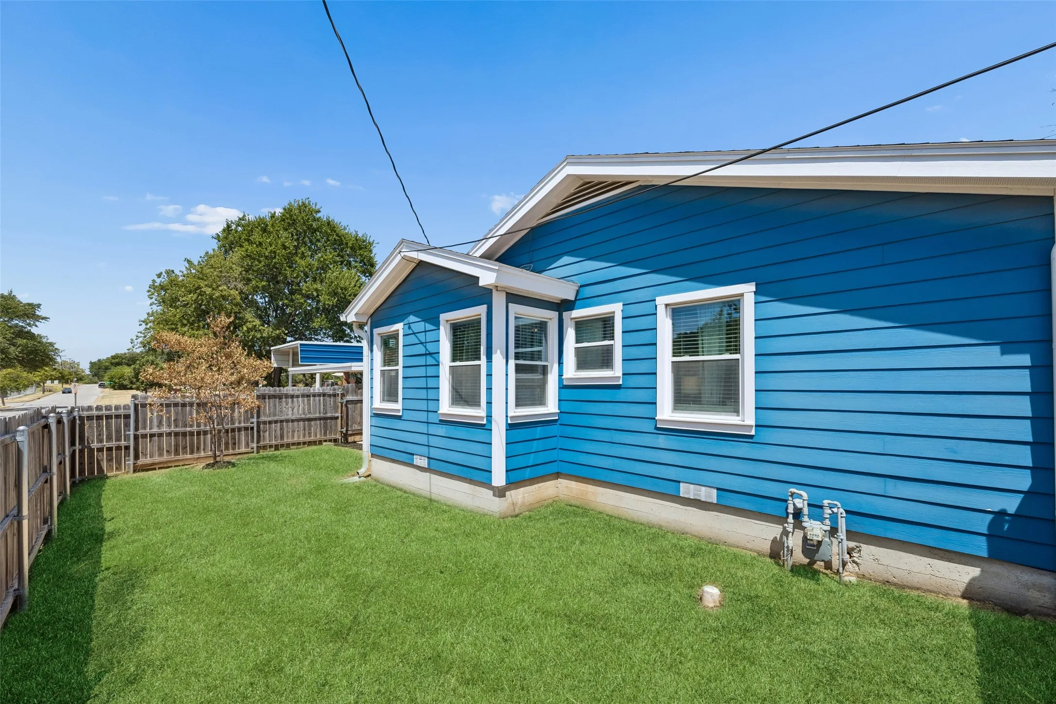 Single Family Residence For Sale in Tarrant County , 3290 Olive Place, Fort Worth, Texas 76116, 3 Bedroom, 2 Bathroom, 2 Garage spaces, 1,605 Sqft, built in 1954, mls#21361560, Real Estate Agent in Fort Worth, Homes For Sale in Tarrant county, Homes For Sale in Fort Worth, Realtor in Fort Worth Texas, Real Estate Brokerage Independent Realty Texas, Luminita Cordes Realtor
