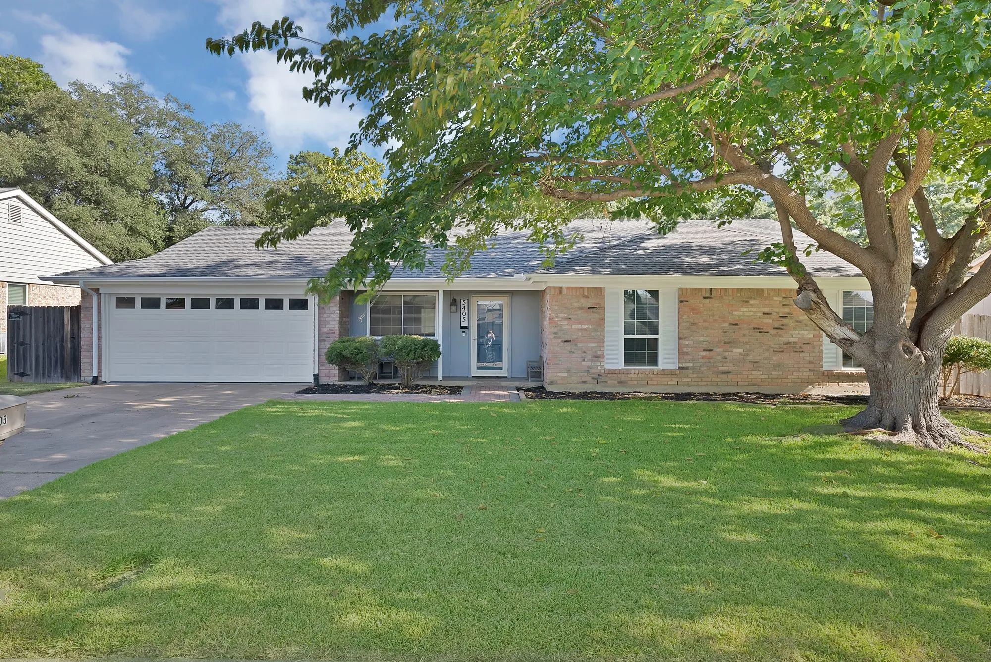 Single Family Residence For Sale in Tarrant County , 5405 Pineridge Drive, Arlington, Texas 76016, 3 Bedroom, 2 Bathroom, 2 Garage spaces, 1,640 Sqft, built in 1979, mls#21363892, Real Estate Agent in Arlington, Homes For Sale in Tarrant county, Homes For Sale in Arlington, Realtor in Arlington Texas, Real Estate Brokerage Independent Realty Texas, Luminita Cordes Realtor