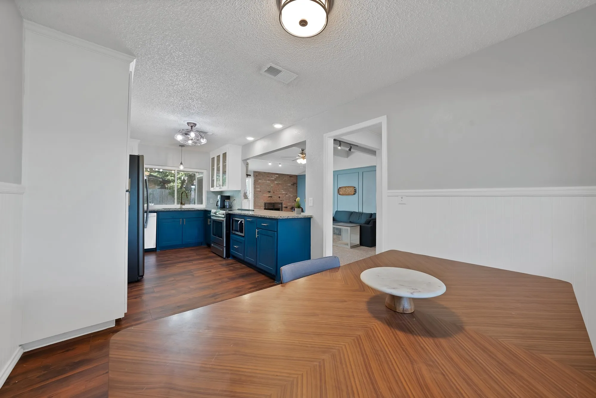 Single Family Residence For Sale in Tarrant County , 5405 Pineridge Drive, Arlington, Texas 76016, 3 Bedroom, 2 Bathroom, 2 Garage spaces, 1,640 Sqft, built in 1979, mls#21363892, Real Estate Agent in Arlington, Homes For Sale in Tarrant county, Homes For Sale in Arlington, Realtor in Arlington Texas, Real Estate Brokerage Independent Realty Texas, Luminita Cordes Realtor